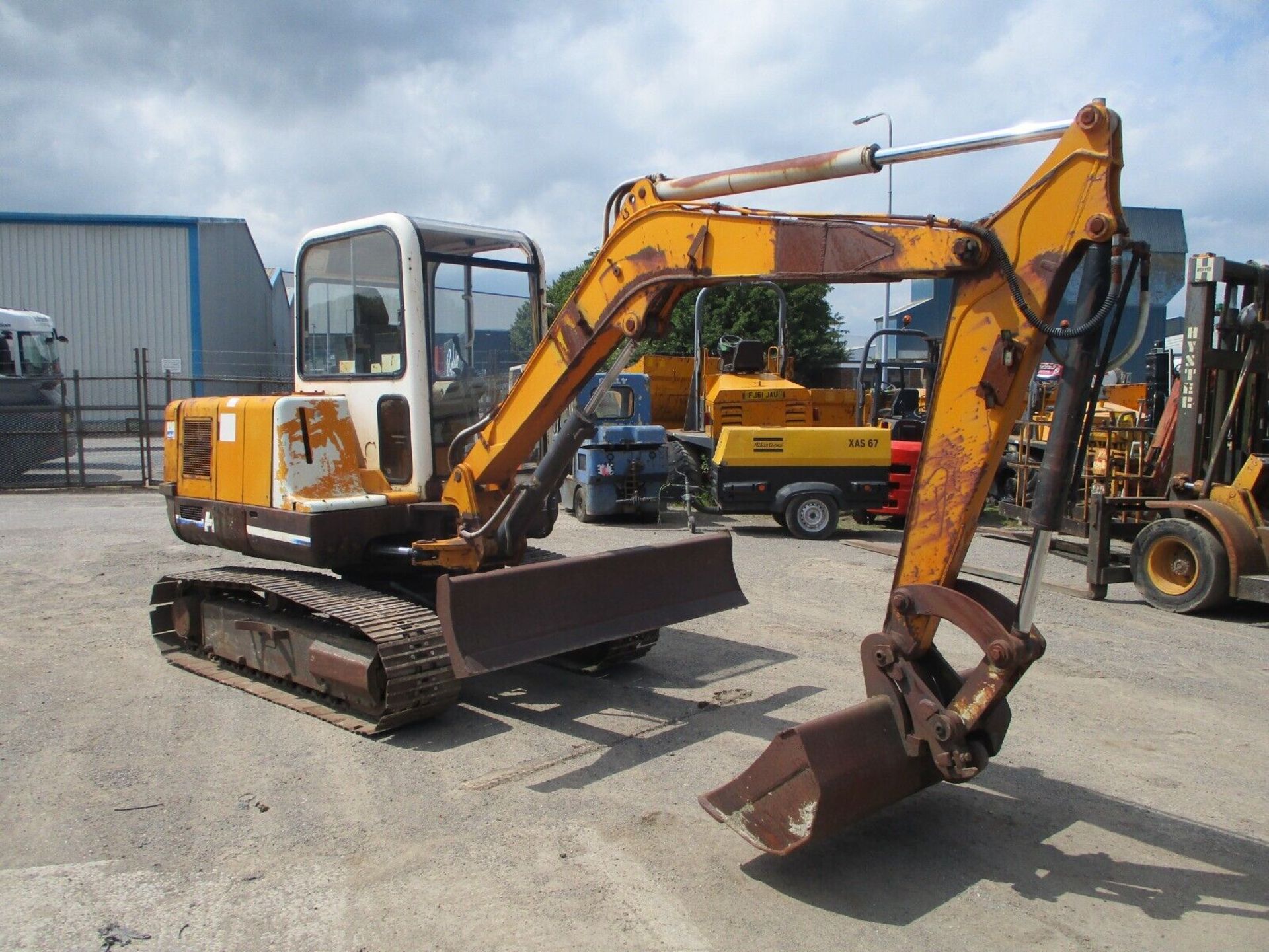 HANIX H45A DIGGER 4.5 TON EXCAVATOR CAB MINI MIDI JCB - Image 10 of 13