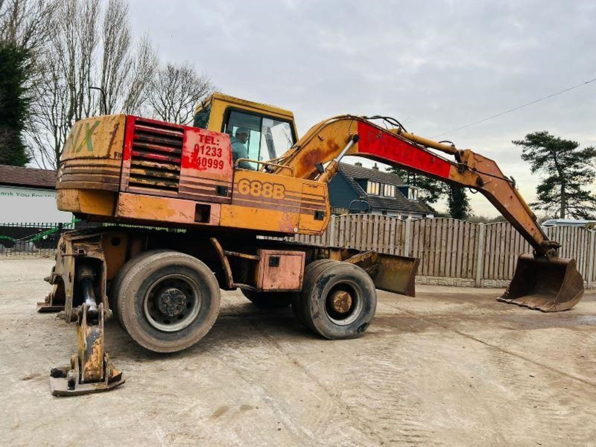 CASE 688B WHEELED EXCAVATOR C/W BUCKET - Image 6 of 10