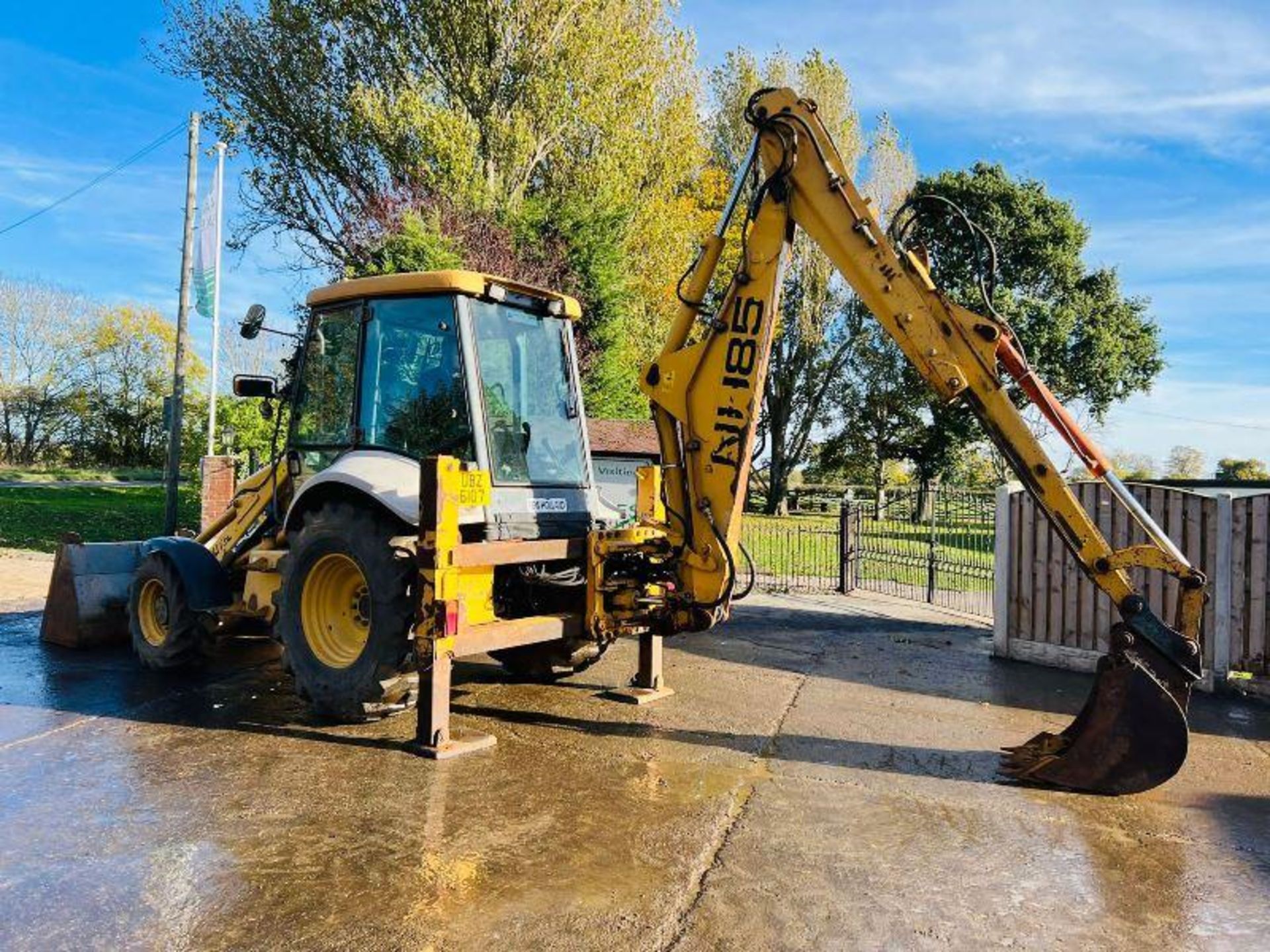 NEW HOLLAND NH85 4WD BACKHOE DIGGER C/W REAR QUICK HITCH & EXTENDING DIG. - Image 13 of 17