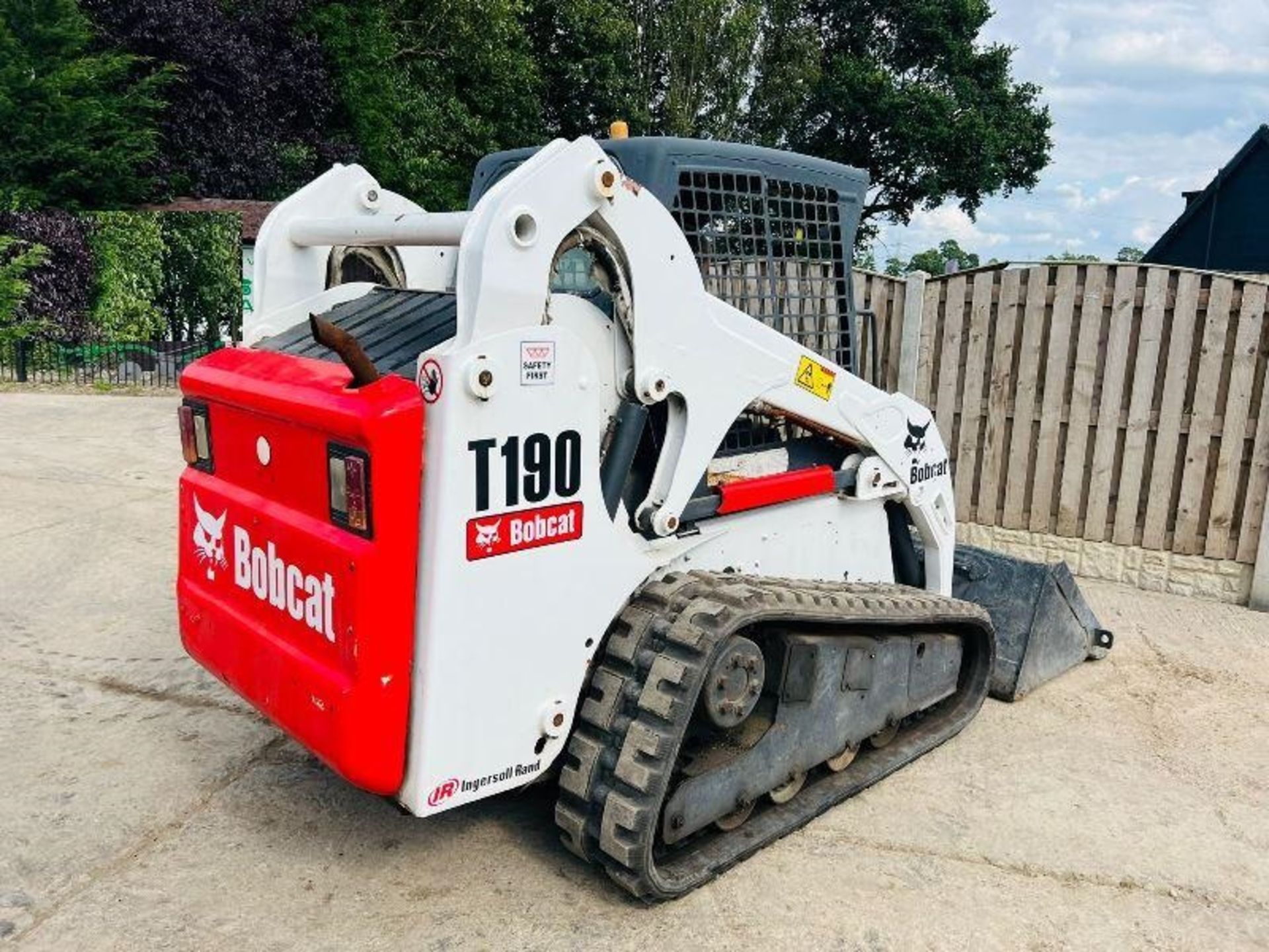 BOBCAT T190 TRACKED SKIDSTEER C/W BUCKET