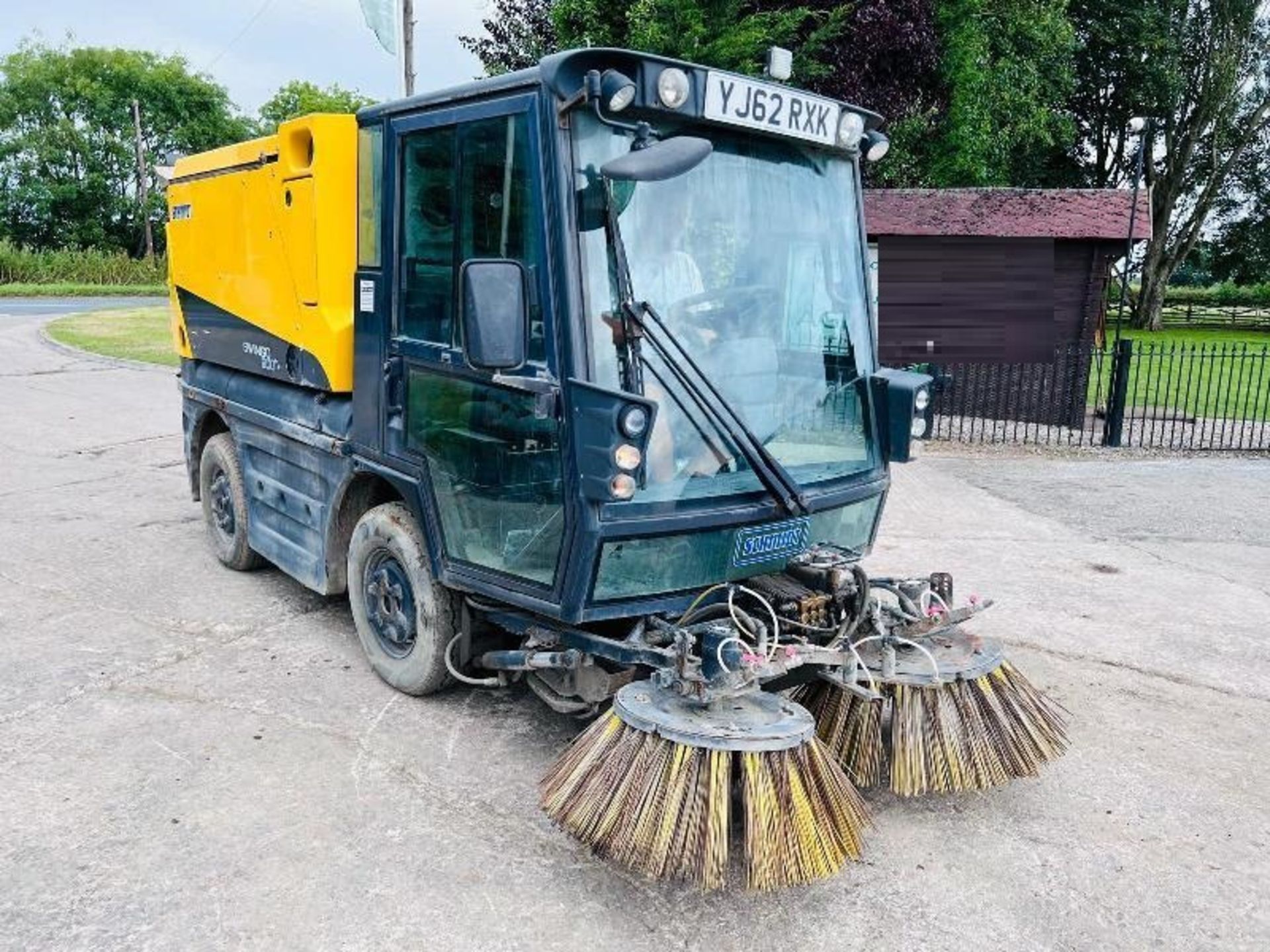 SCHMIDT SWINGO 200PLUS 4X2 ROAD SWEEPER *YEAR 2012* C/W AC CABIN - Image 5 of 17