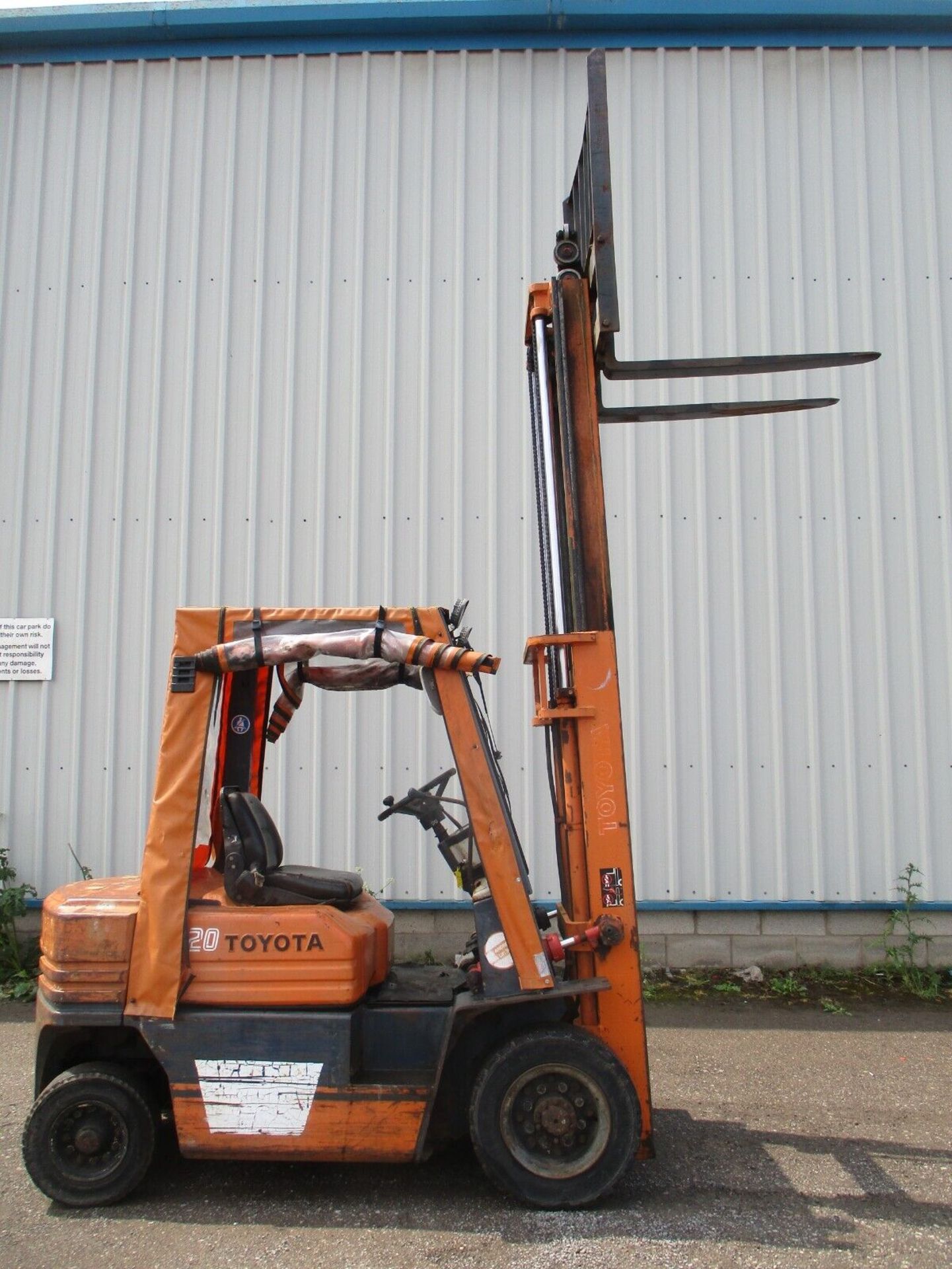 TOYOTA 5FD20 DIESEL FORK LIFT FORKLIFT TRUCK STACKER 2 TON