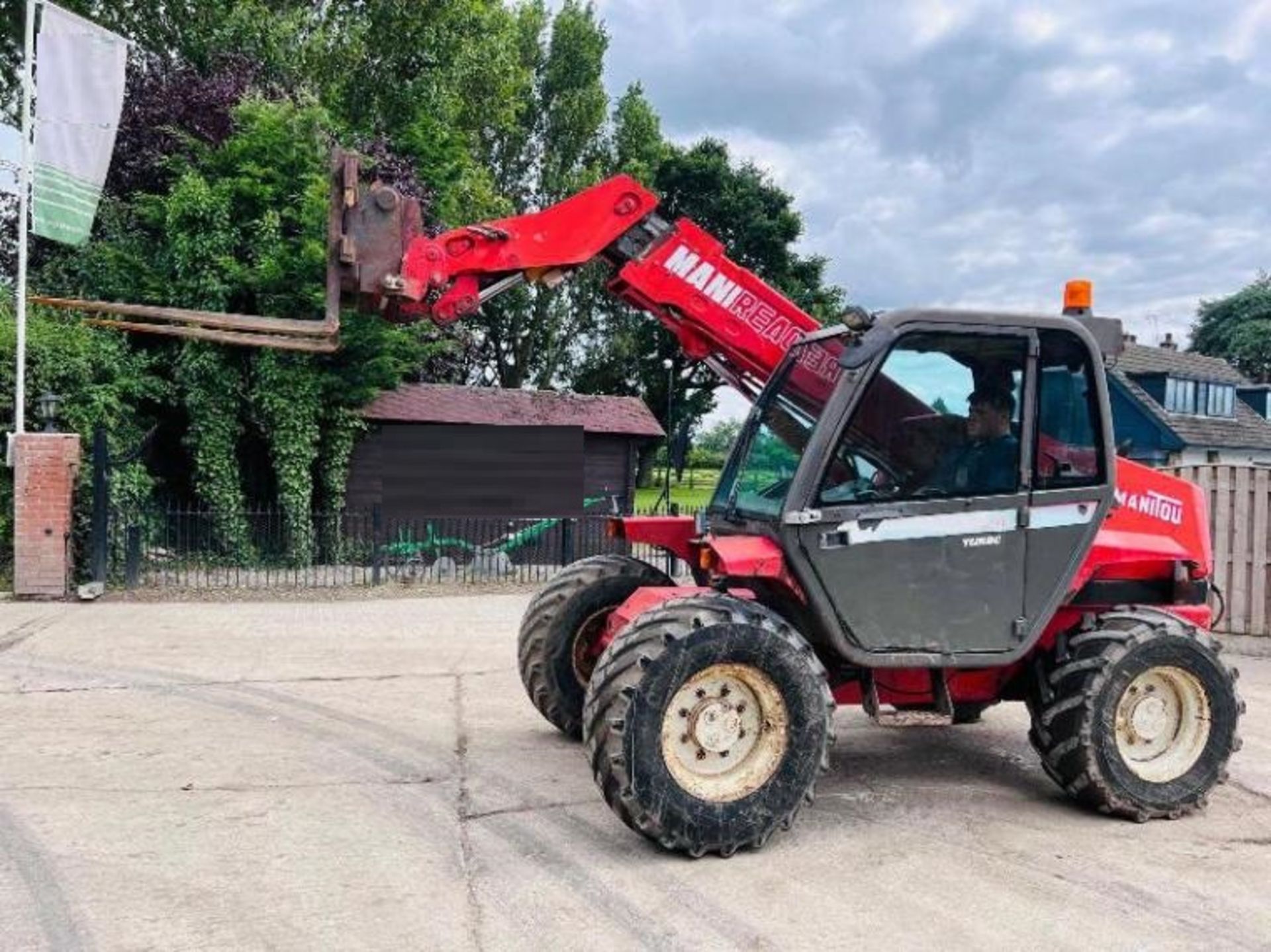 MANITOU MLT524T 4WD TELEHANDLER *AG-SPEC* C/W PICK UP HITCH