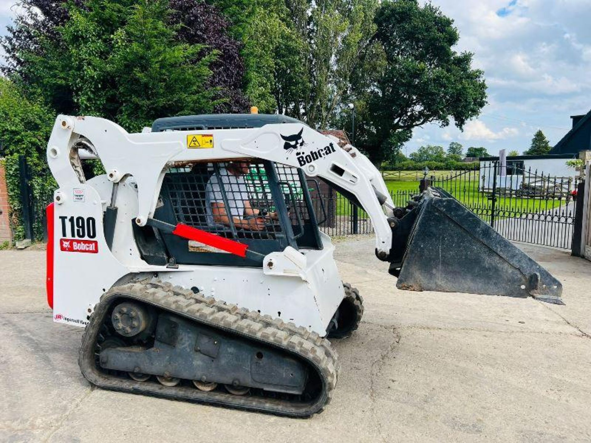 BOBCAT T190 TRACKED SKIDSTEER C/W BUCKET - Image 14 of 15