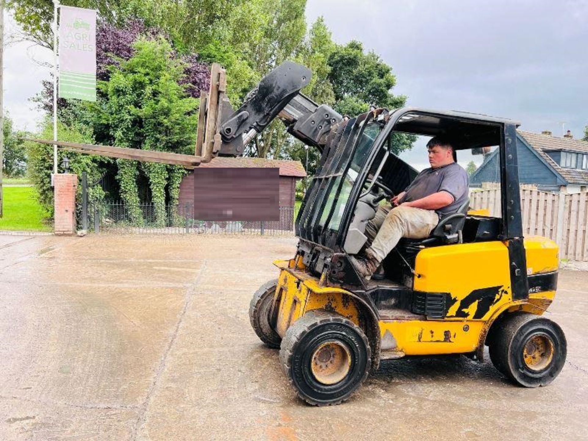 JCB TLT30D 4WD TELETRUCK C/W PALLET TINES - Image 3 of 15