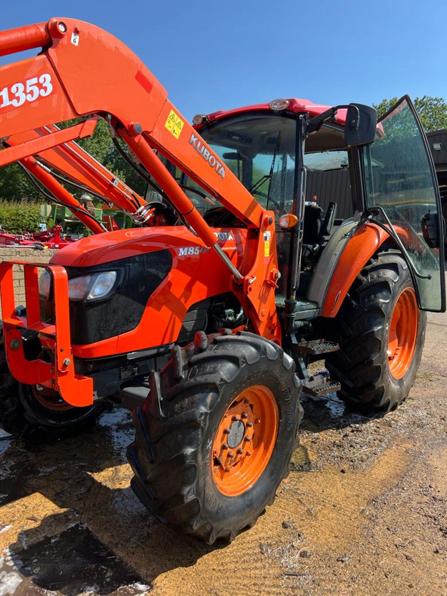 2010 KUBOTA M8540 LOADER TRACTOR - Image 4 of 8