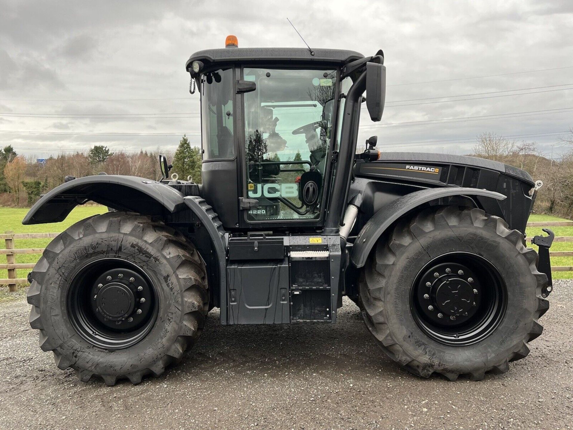 2020 (70) JCB FASTRAC 4220 STAGE V ** ONLY 485 HOURS ** 2170/4190 3230/8250 - Image 8 of 12