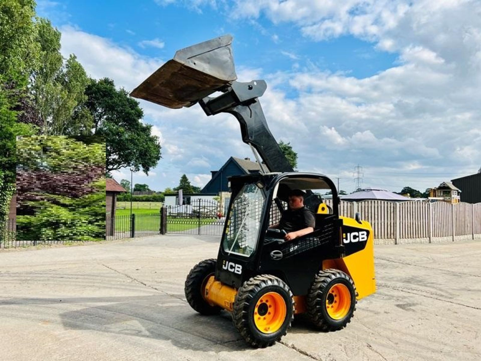 JCB 135 4WD SKIDSTEER * YEAR 2014 * C/W BUCKET - Image 13 of 14