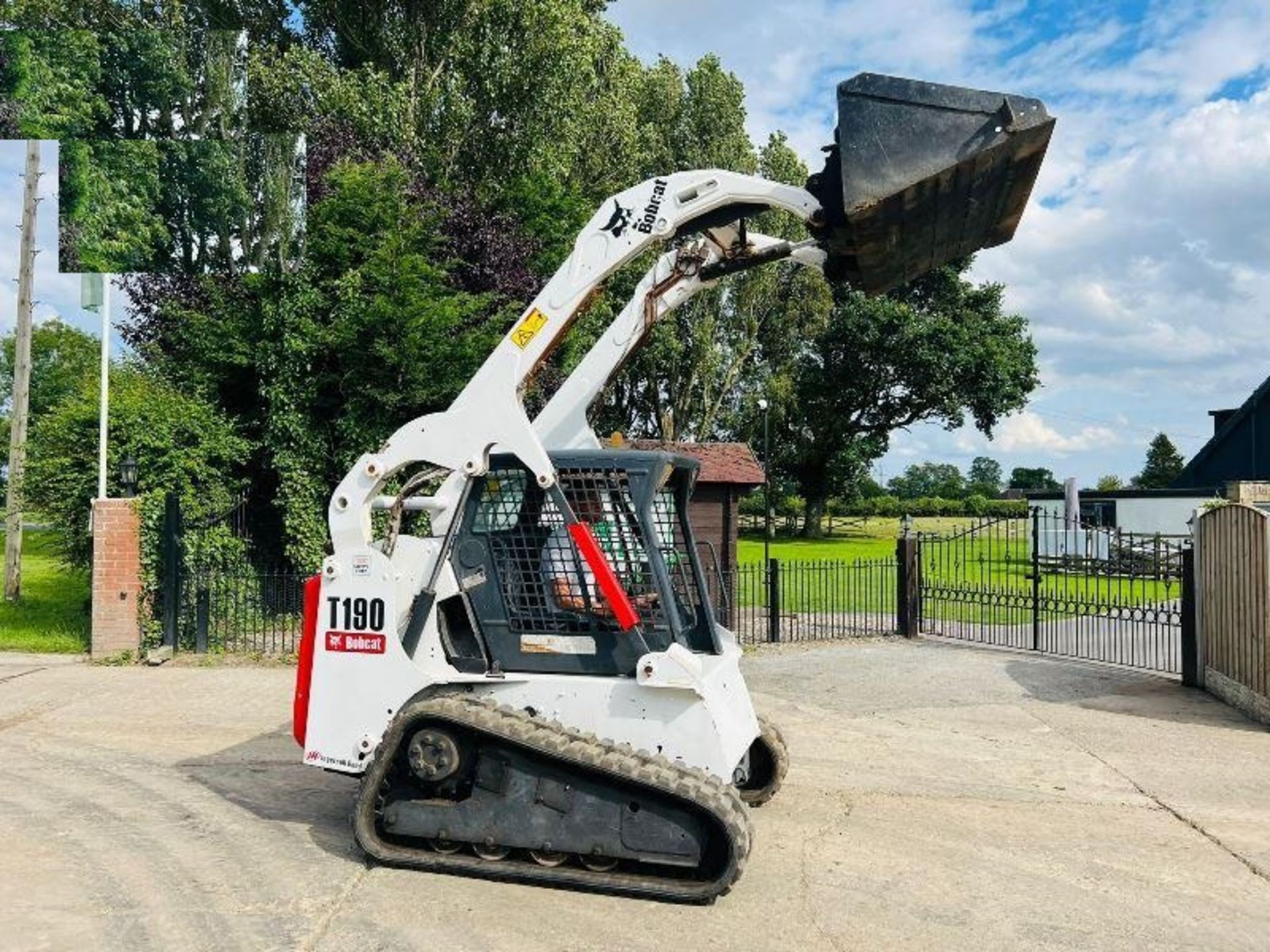 BOBCAT T190 TRACKED SKIDSTEER C/W BUCKET - Image 10 of 15