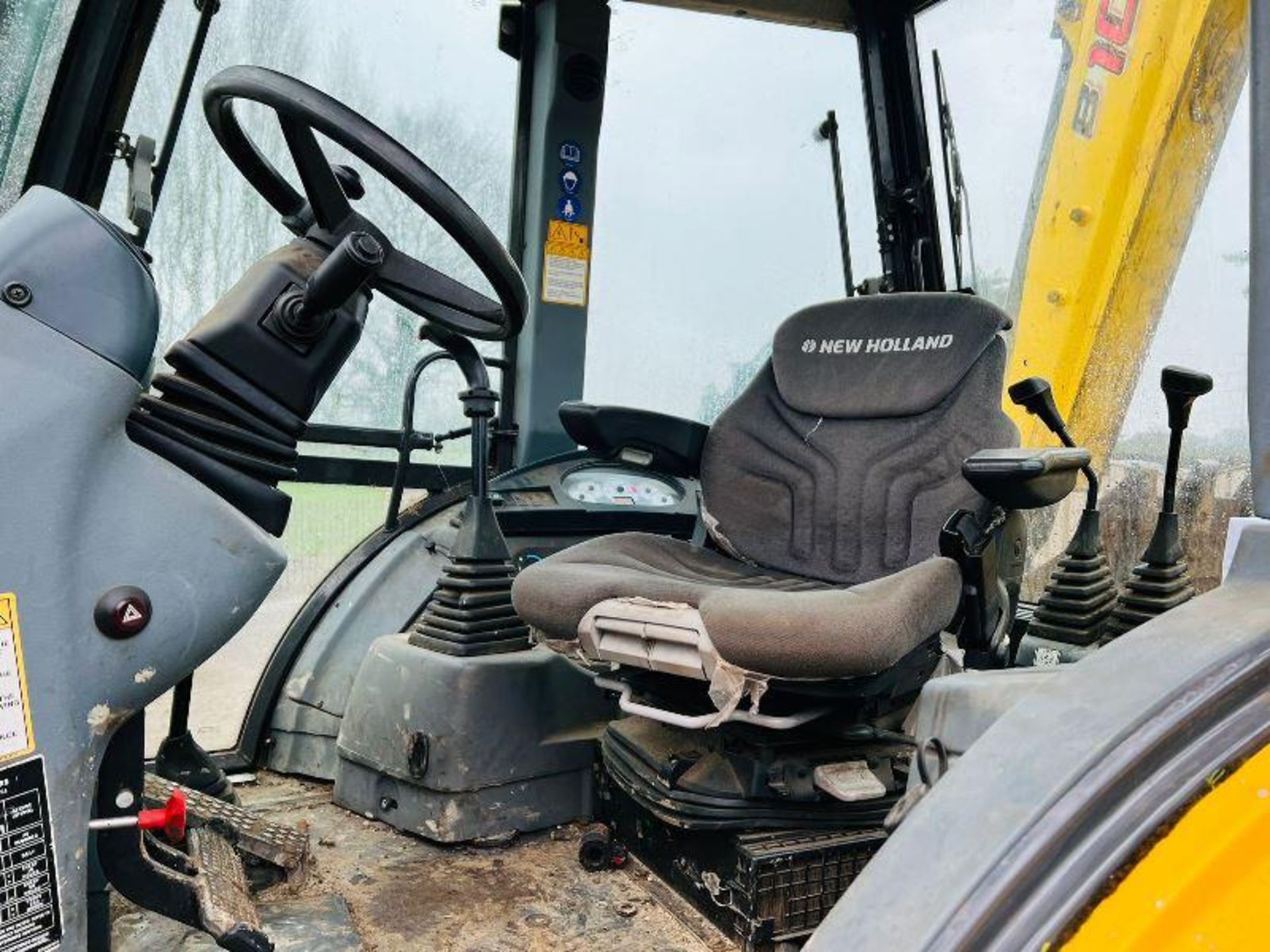 NEW HOLAND B100C 4WD BACKHOE DIGGER *YEAR 2012* C/W EXTENDING DIG - Image 7 of 17