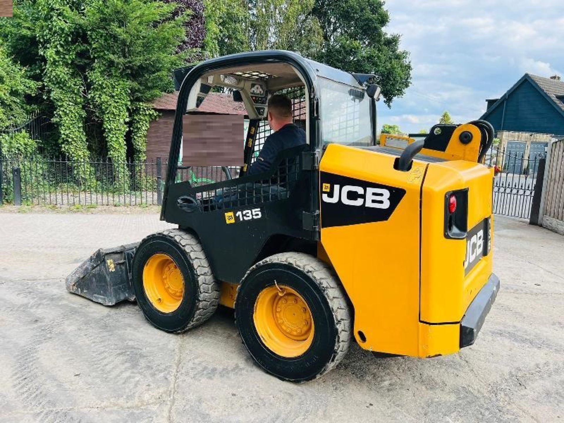 JCB 135 4WD SKIDSTEER * YEAR 2014 * C/W BUCKET - Image 7 of 13