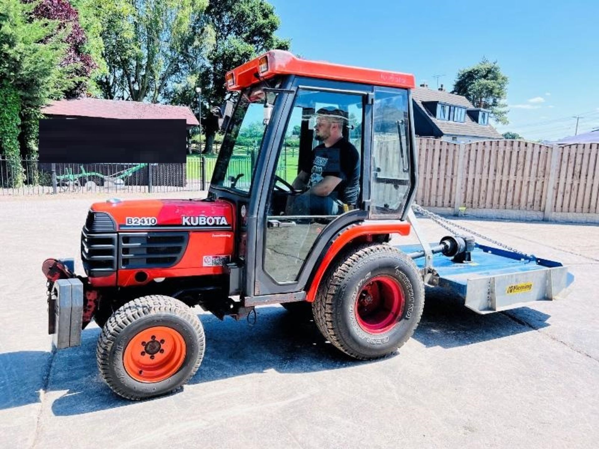 KUBOTA B2410 4WD COMPACT TRACTOR C/W FLEMMING TOPPER & FRONT WEIGHTS