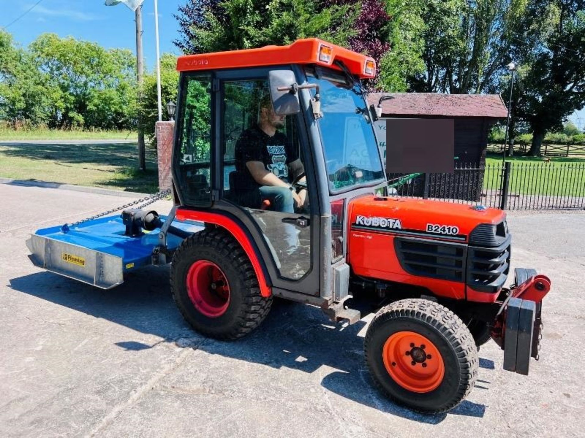 KUBOTA B2410 4WD COMPACT TRACTOR C/W FLEMMING TOPPER & FRONT WEIGHTS - Image 16 of 19