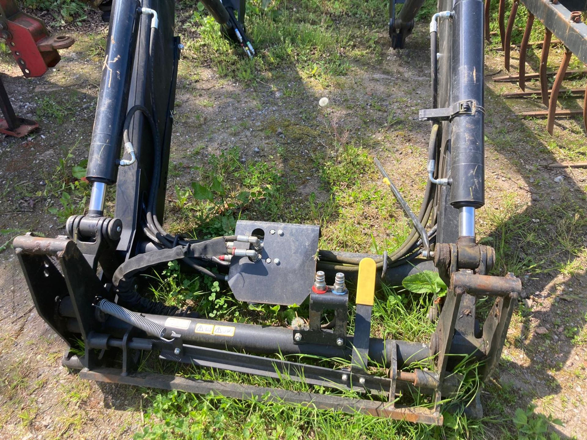 QUICKE LOADER COMES WITH MASSEY FERGUSON 6 CYLINDER TRACTOR BRACKETS - Image 7 of 10