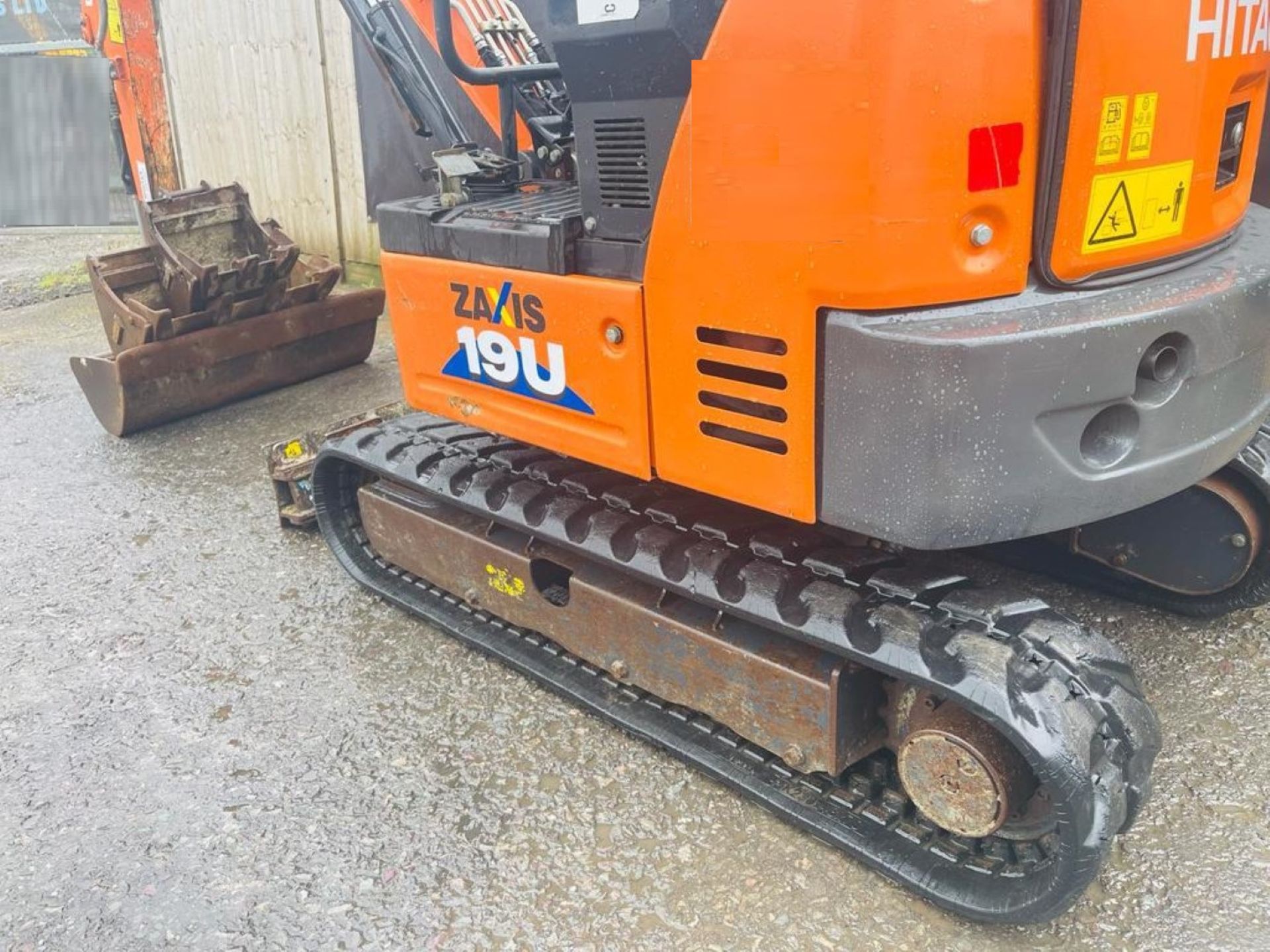 HITACHI ZX19U-5 EXCAVATOR - RESERVE LOWERED!! - Image 11 of 13