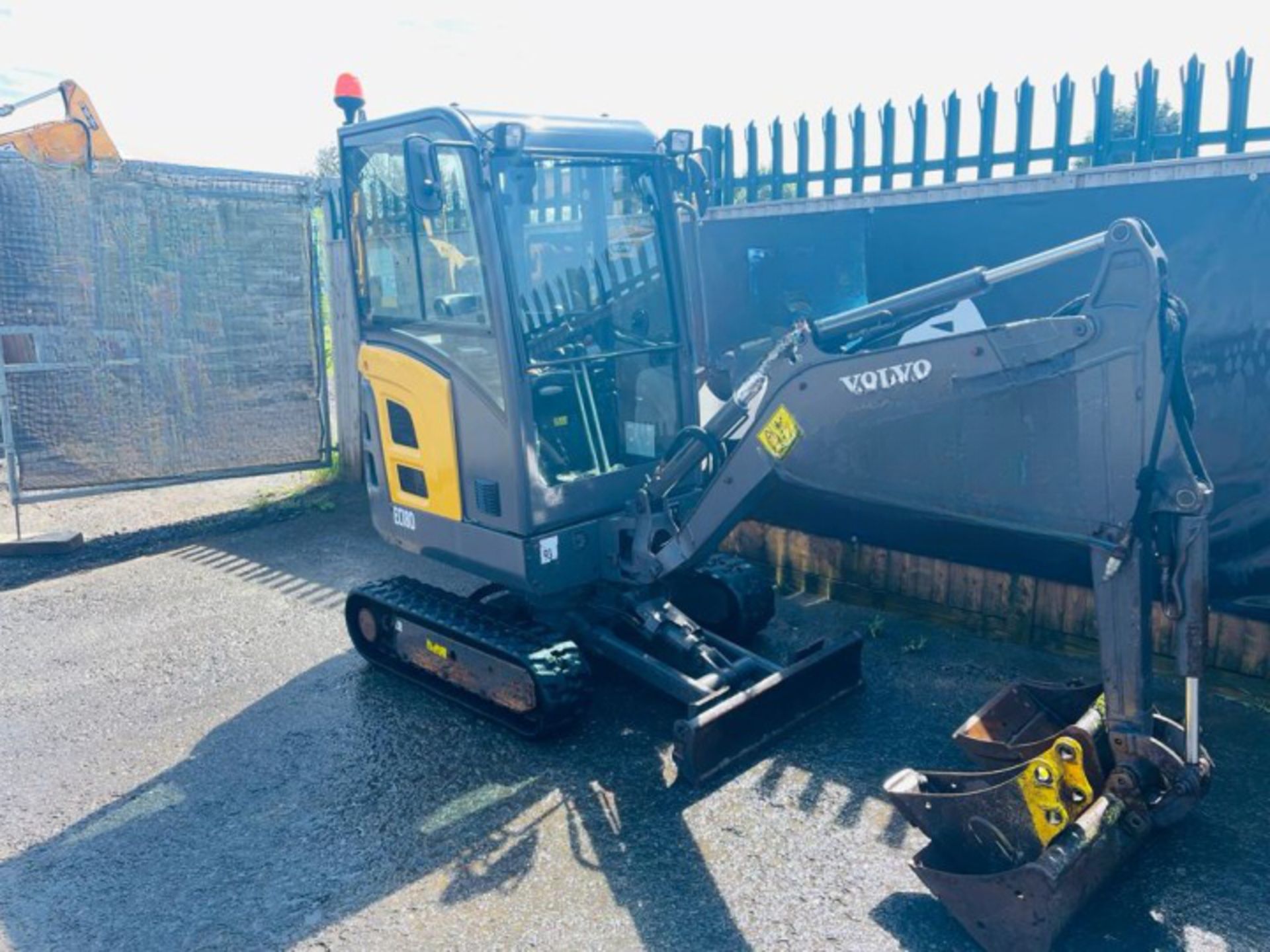 VOLVO EC18D EXCAVATOR - Image 4 of 12