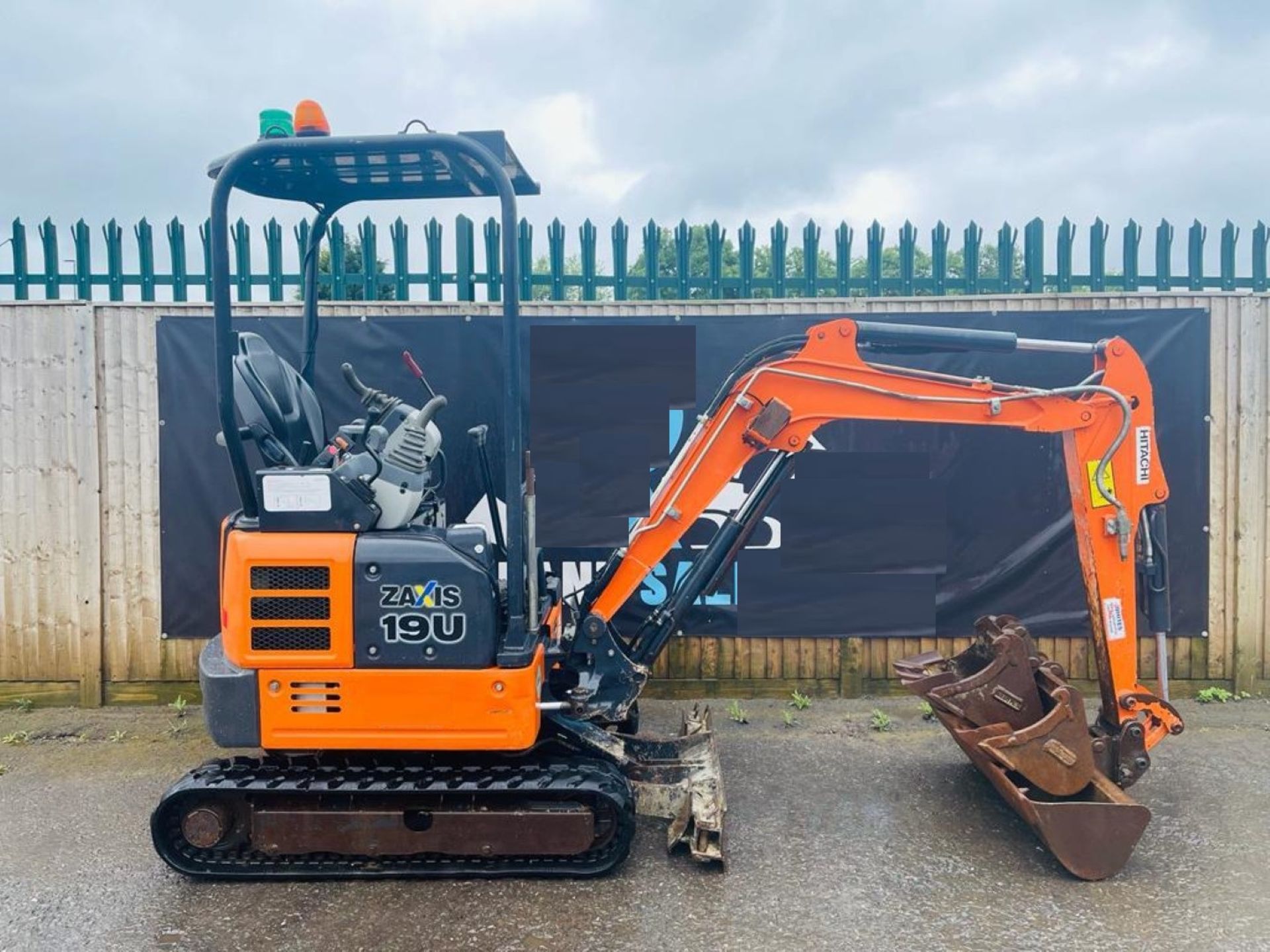 HITACHI ZX19U-5 EXCAVATOR - RESERVE LOWERED!! - Image 2 of 13