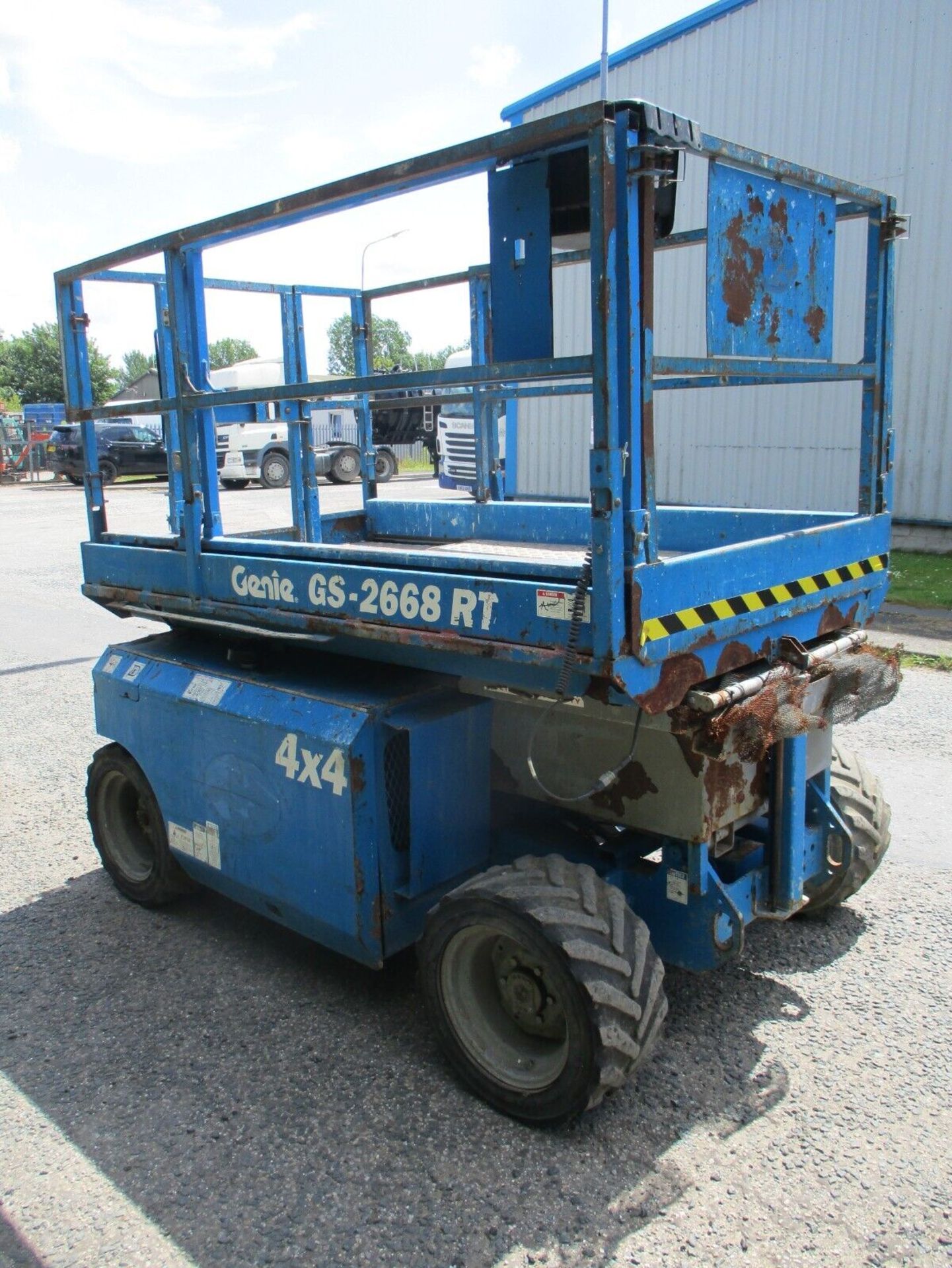 2006 GENIE GS 2668 SCISSOR LIFT ACCESS PLATFORM CHERRY PICKER MEWP UPRIGHT 4X4 - Image 8 of 11