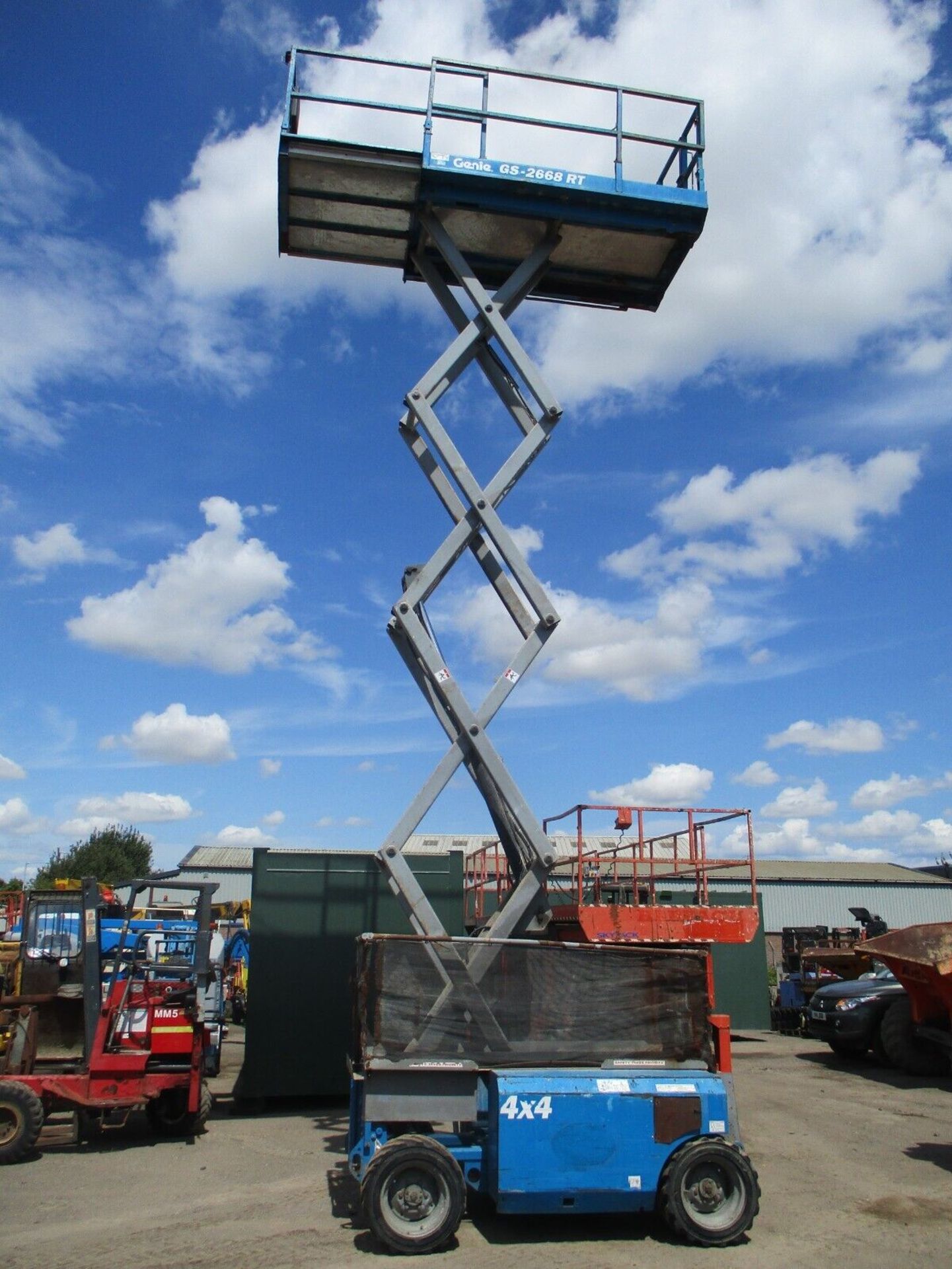 2006 GENIE GS 2668 SCISSOR LIFT ACCESS PLATFORM CHERRY PICKER MEWP UPRIGHT 4X4 - Image 3 of 11