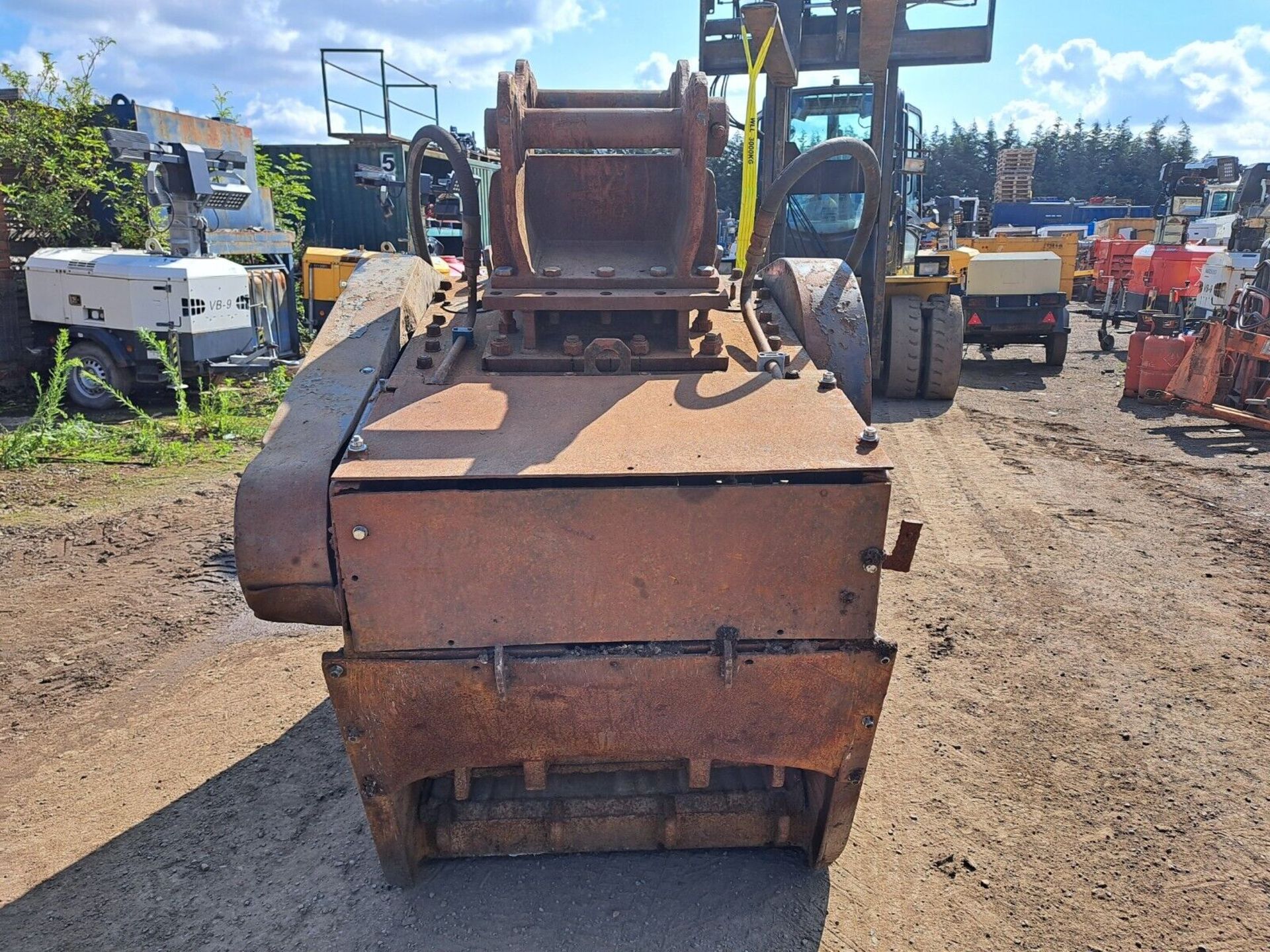 CRUSHER BUCKET DIGGER EXCAVATOR 80MM PINS - Image 5 of 7