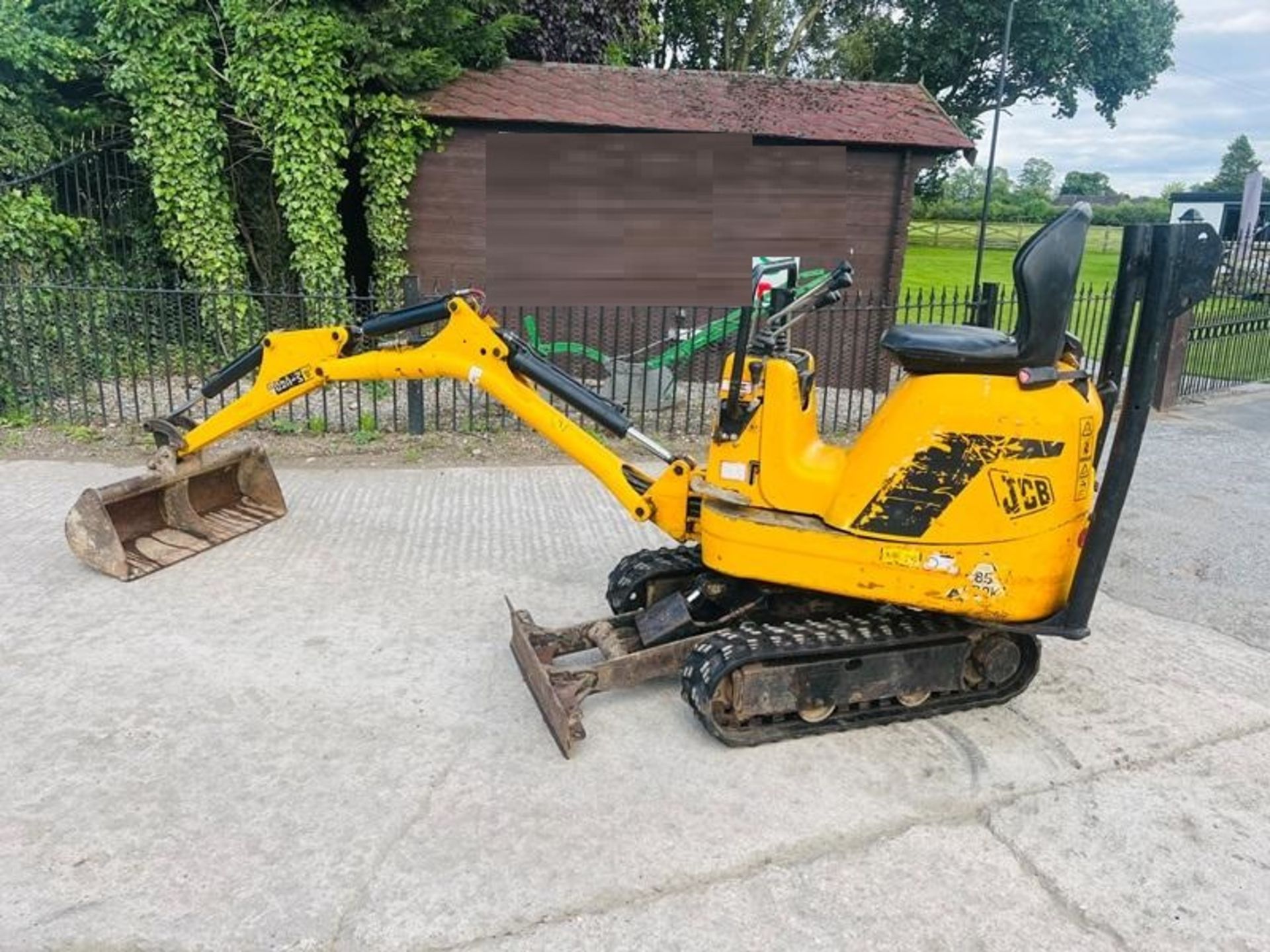 JCB MICRO 8008 DIGGER *2753 HOURS* C/W EXPANDING & RUBBER TRACKS