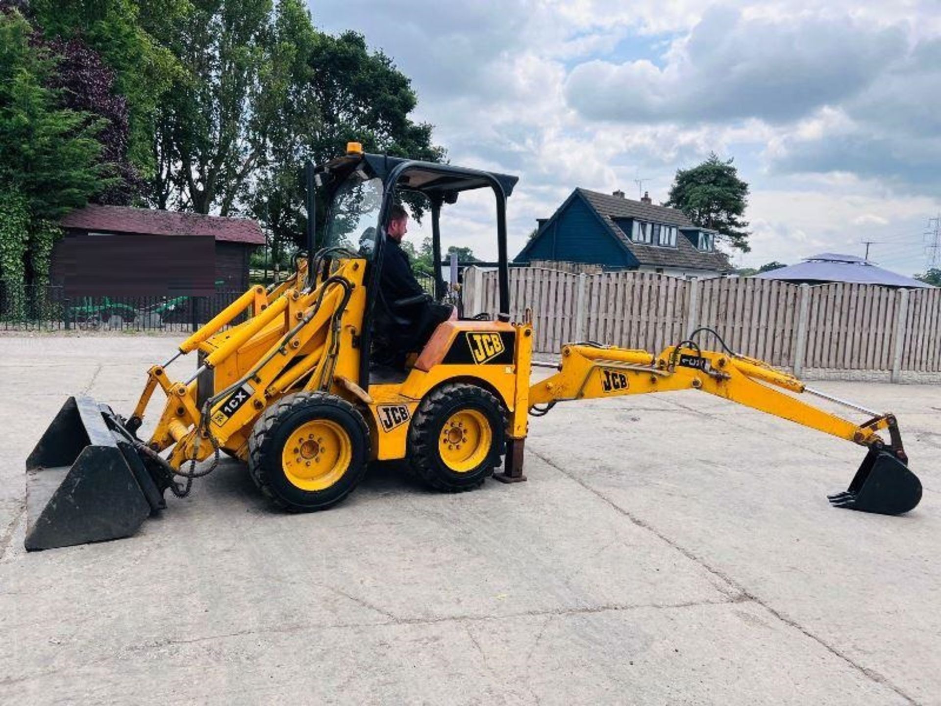 JCB 1CX 4WD BACKHOE DIGGER C/W BUCKET & TINES - Image 9 of 20