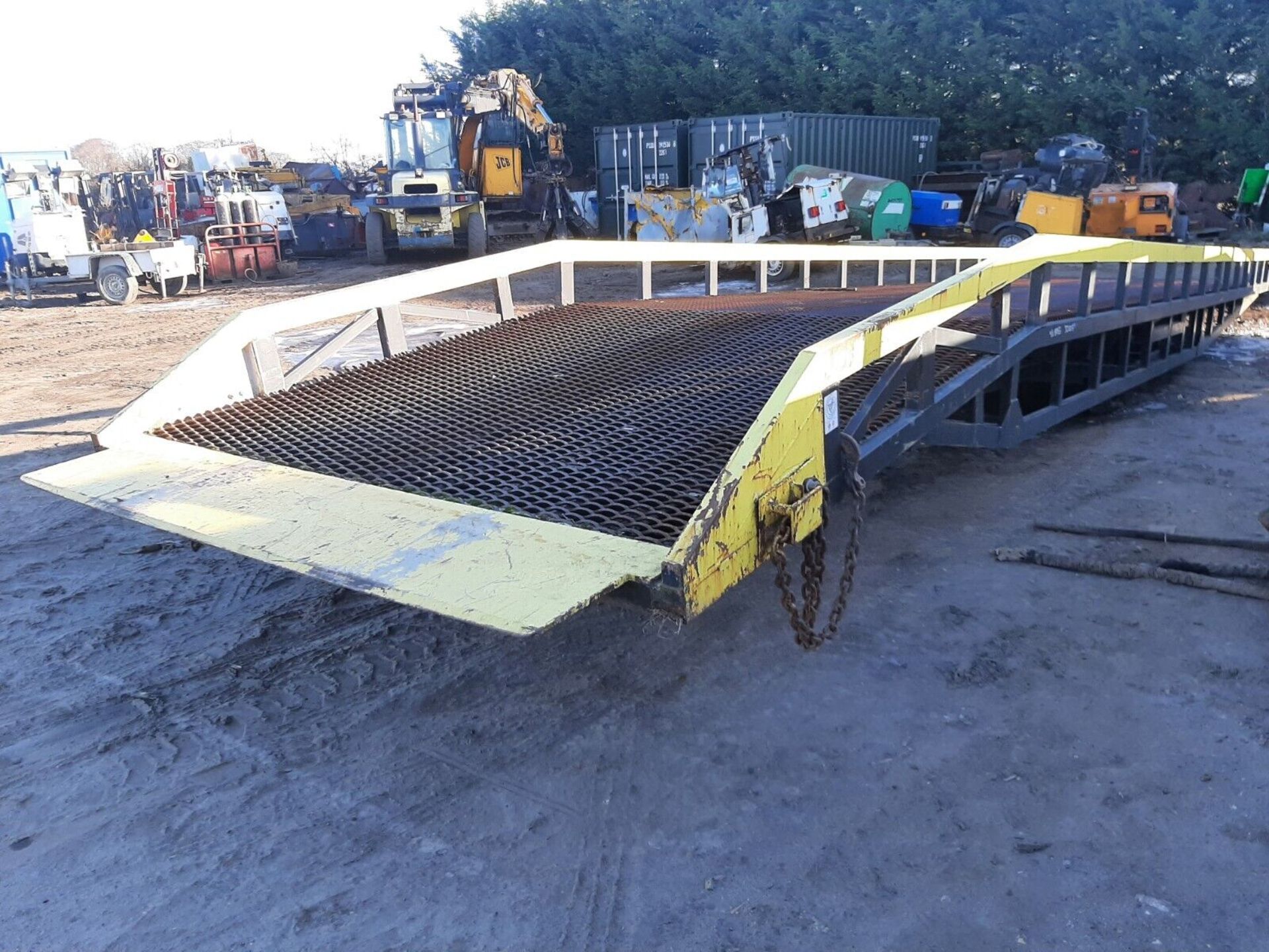 CONTAINER LOADING RAMP FORKLIFT - Image 3 of 8