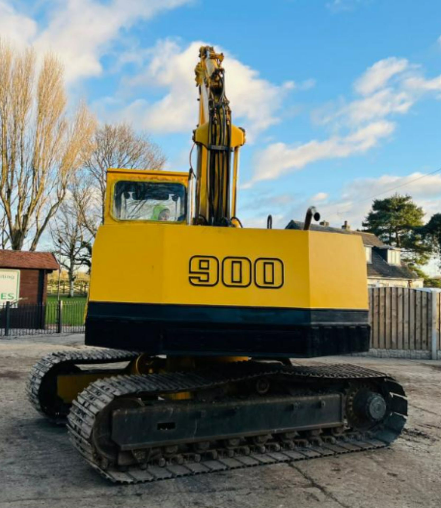 LIEBHERR 900 TRACKED EXCAVATOR C/W BUCKET - Image 9 of 10