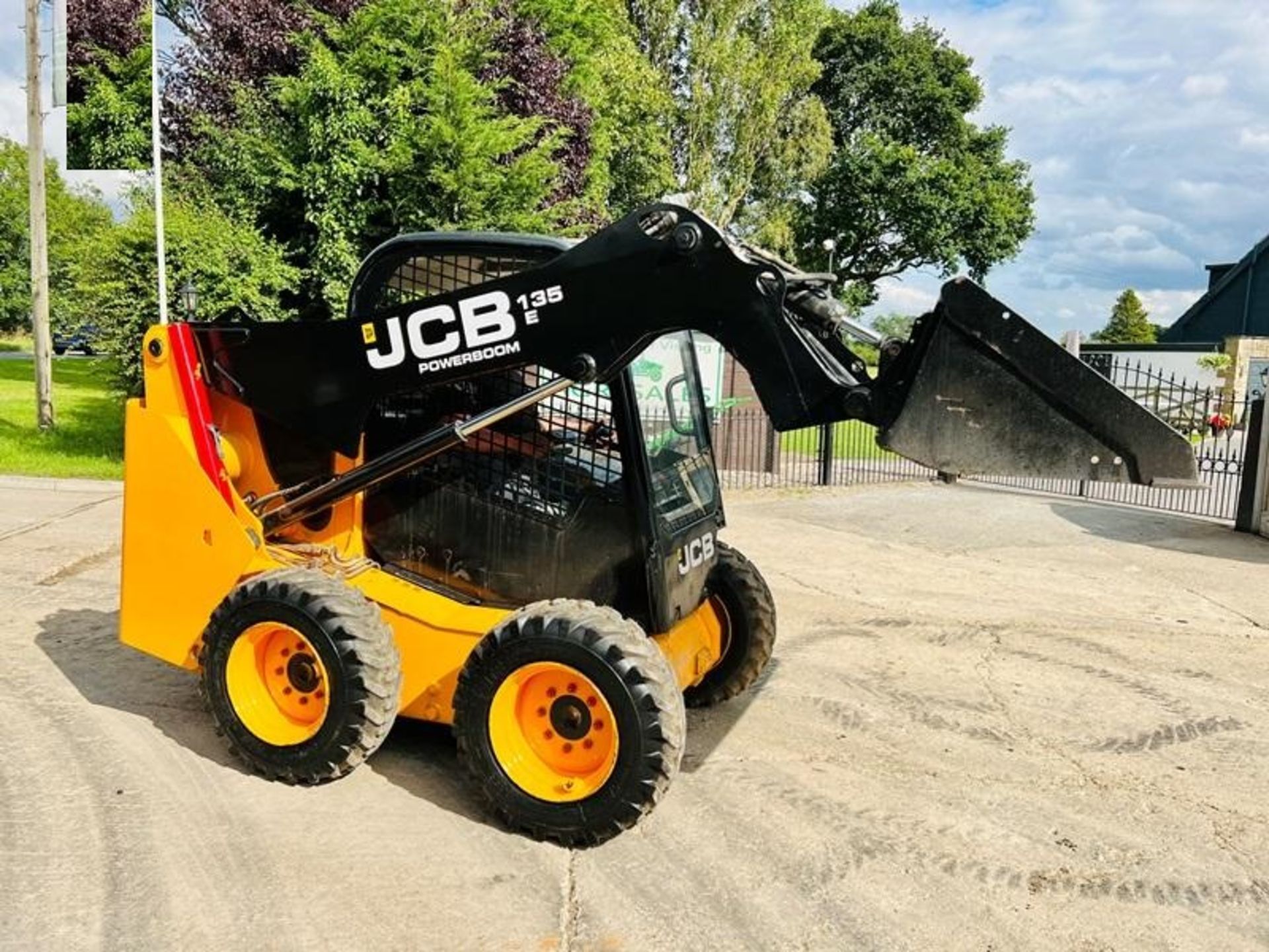 JCB 135 4WD SKIDSTEER * YEAR 2014 * C/W BUCKET - Image 4 of 14