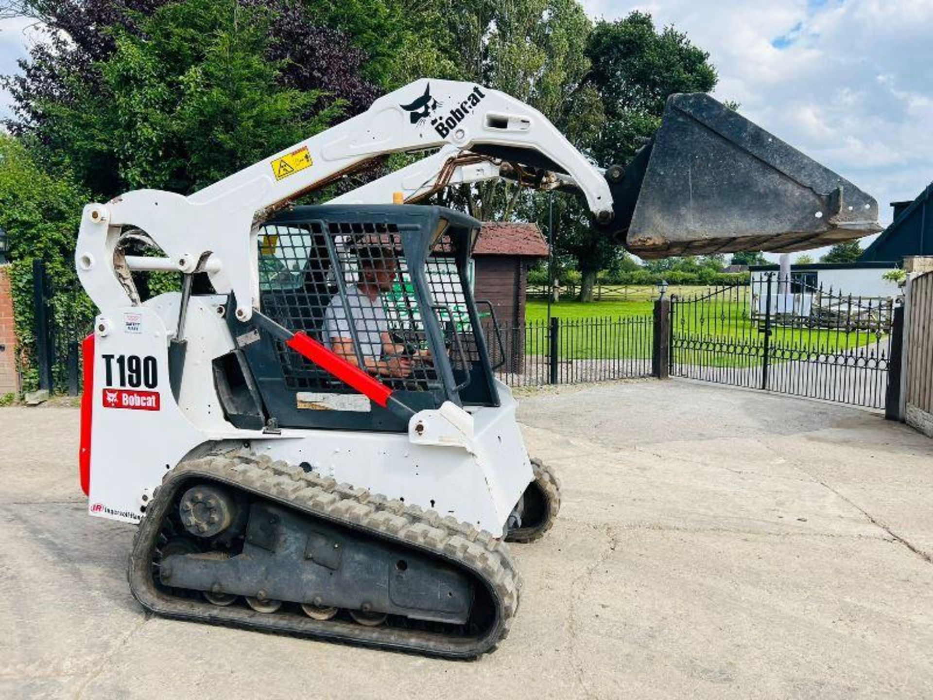 BOBCAT T190 TRACKED SKIDSTEER C/W BUCKET - Image 5 of 15