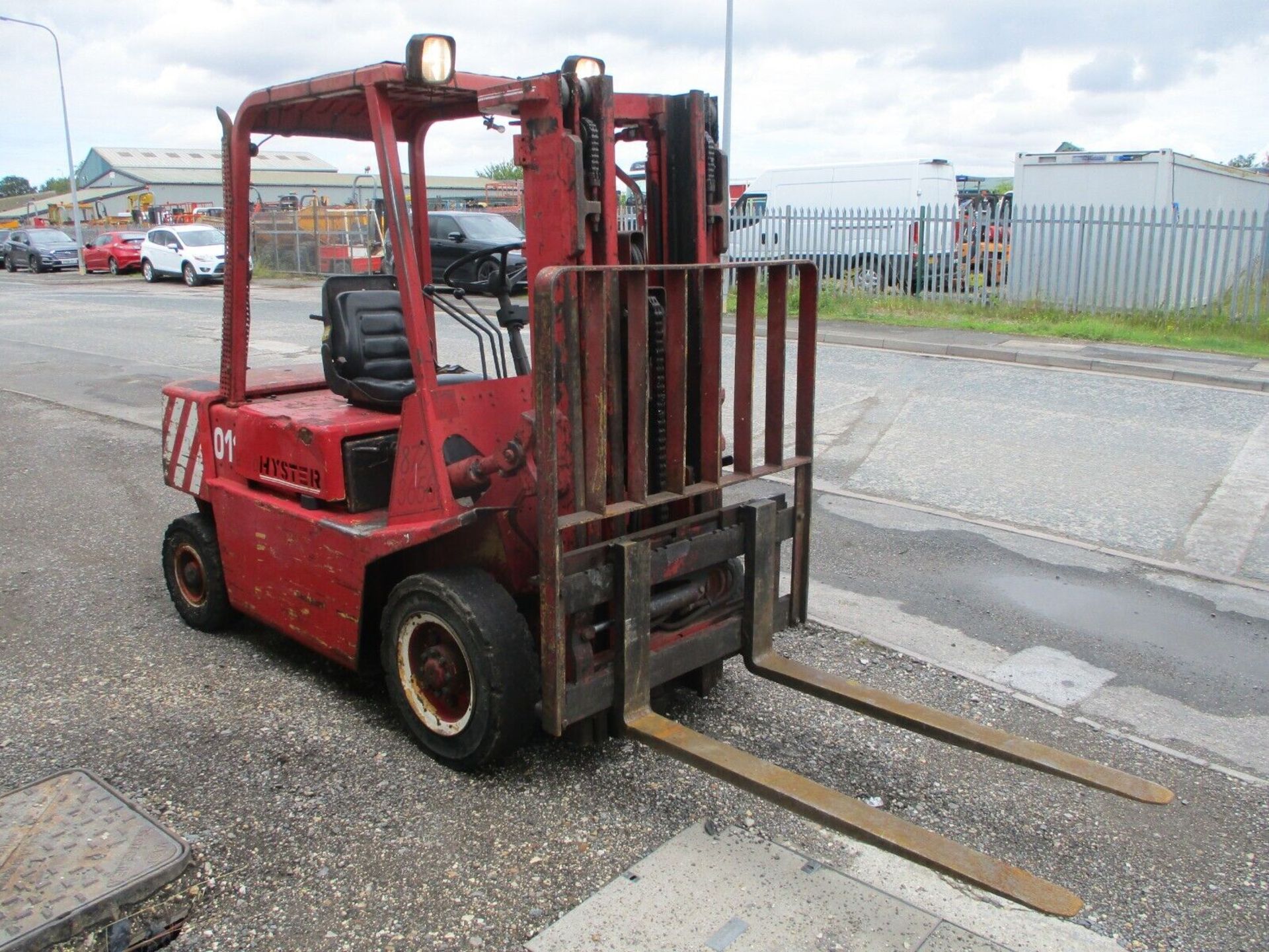 HYSTER 2.5 TON DIESEL FORK LIFT CONTAINER SPEC LOW MAST FORKLIFT TRUCK TRIPLE - Image 4 of 13