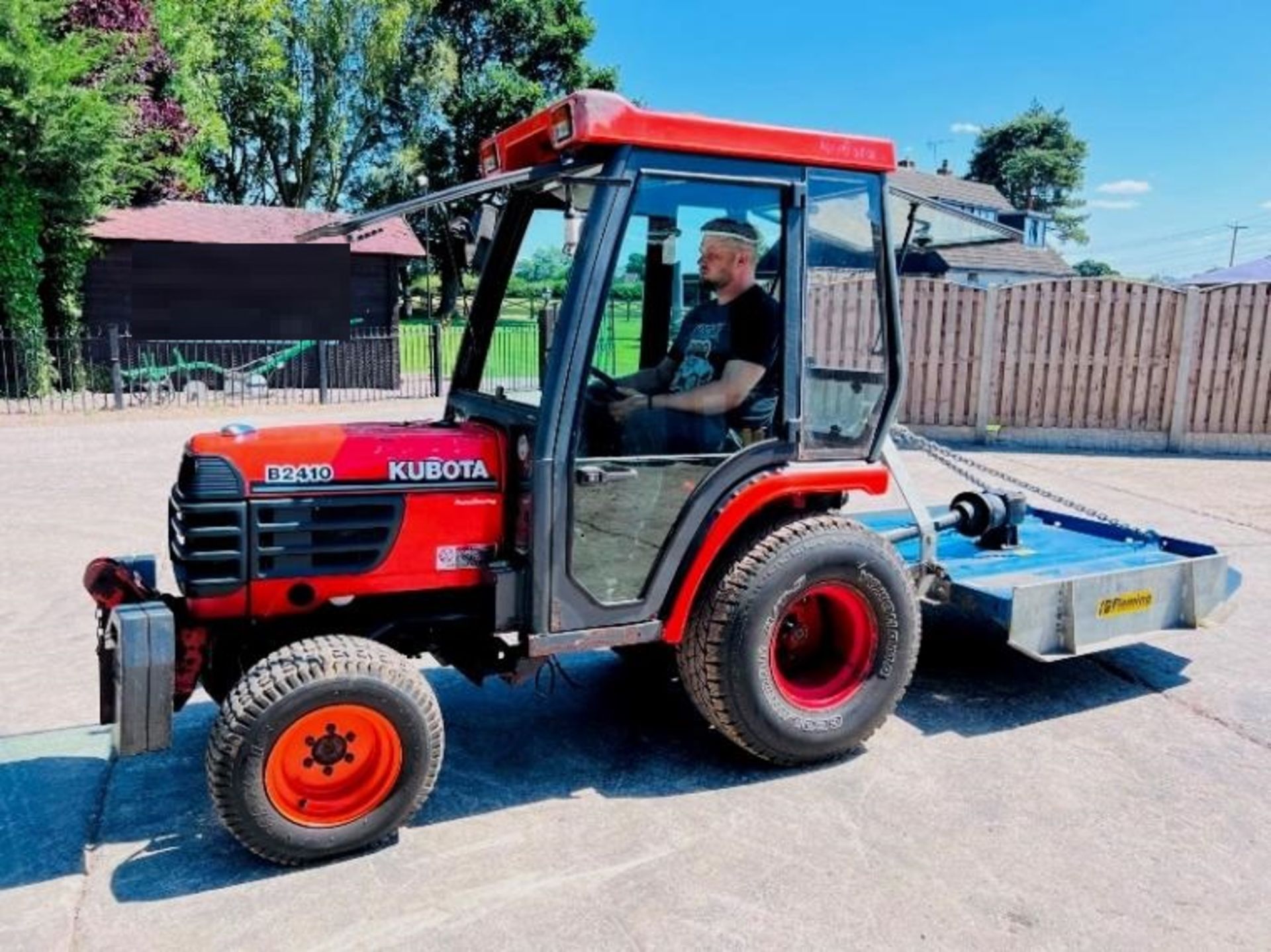 KUBOTA B2410 4WD COMPACT TRACTOR C/W FLEMMING TOPPER & FRONT WEIGHTS - Image 8 of 19