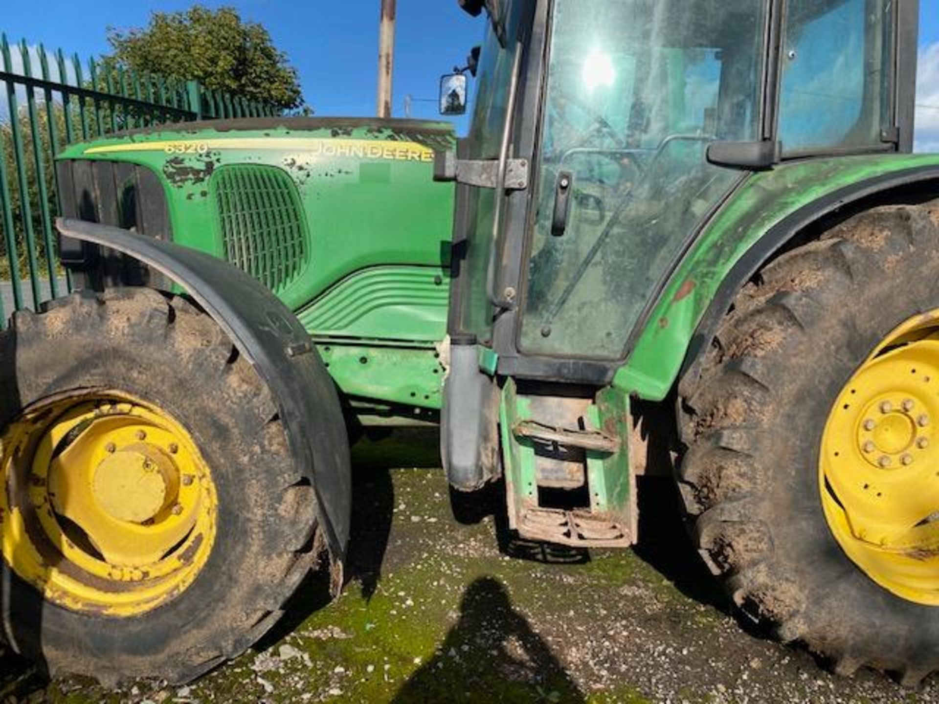 JOHN DEERE 6320 TRACTOR - YEAR 2006 - 9970 HOURS - Image 2 of 11