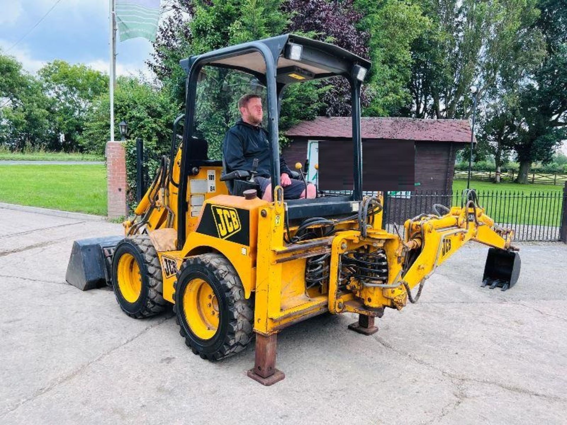 JCB 1CX 4WD BACKHOE DIGGER C/W BUCKET & TINES - Image 4 of 20