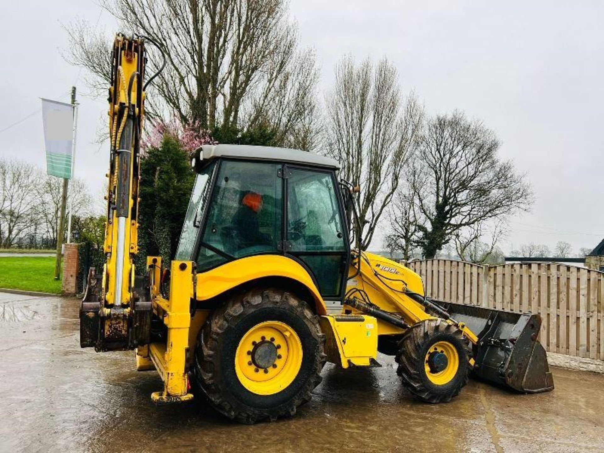 NEW HOLAND B100C 4WD BACKHOE DIGGER *YEAR 2012* C/W EXTENDING DIG - Image 12 of 17