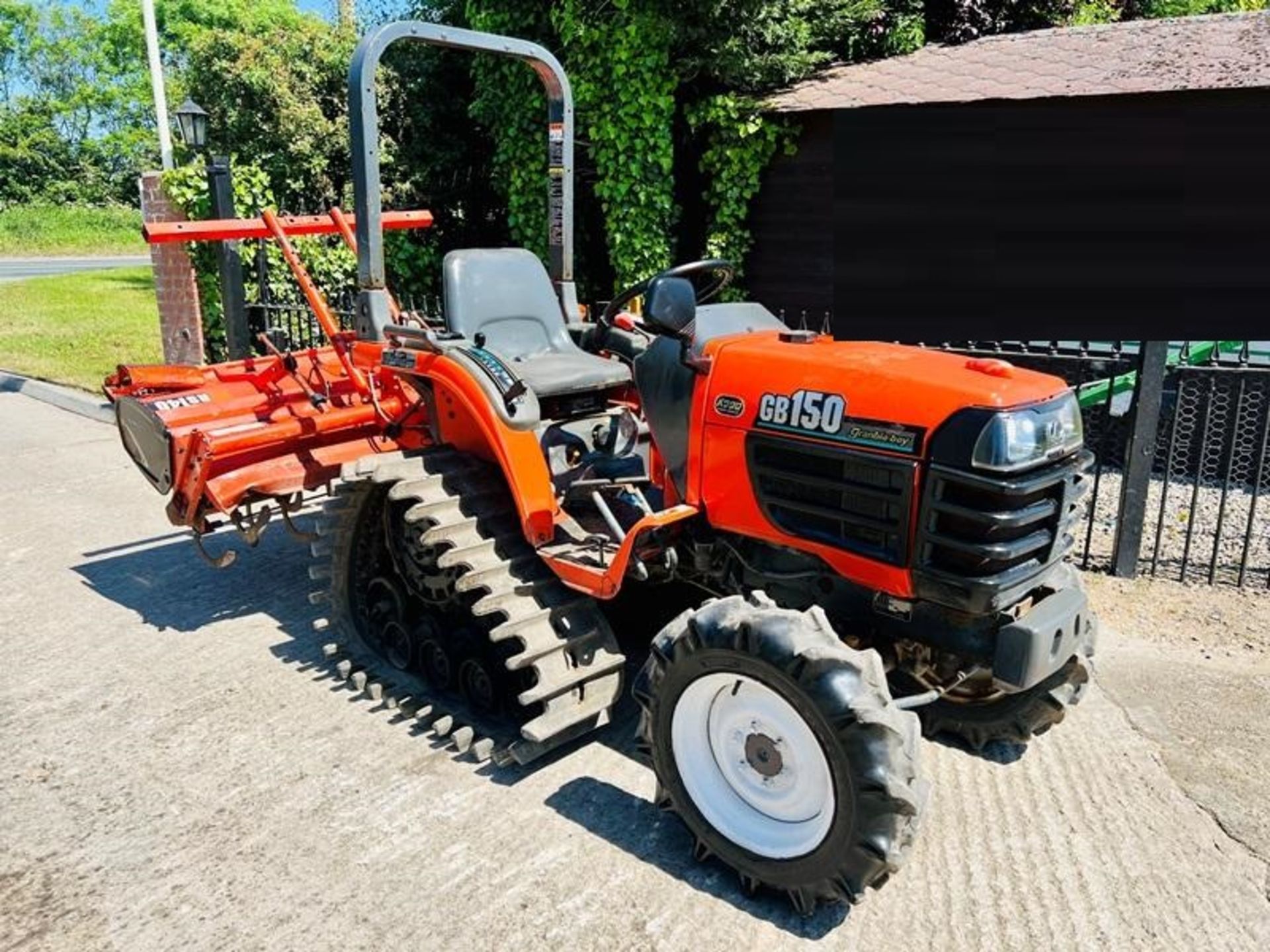 KUBOTA GB150 HALF TRACK COMPACT TRACTOR *904 HOURS* C/W KUBOTA ROTAVATOR - Image 4 of 16