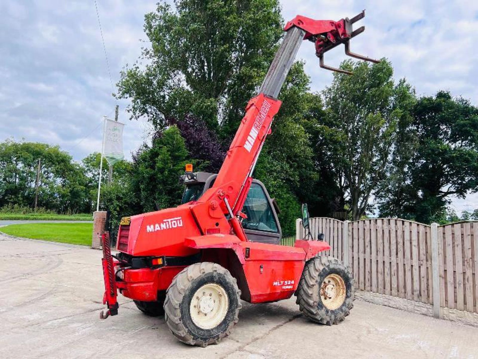 MANITOU MLT524T 4WD TELEHANDLER *AG-SPEC* C/W PICK UP HITCH - Image 2 of 20