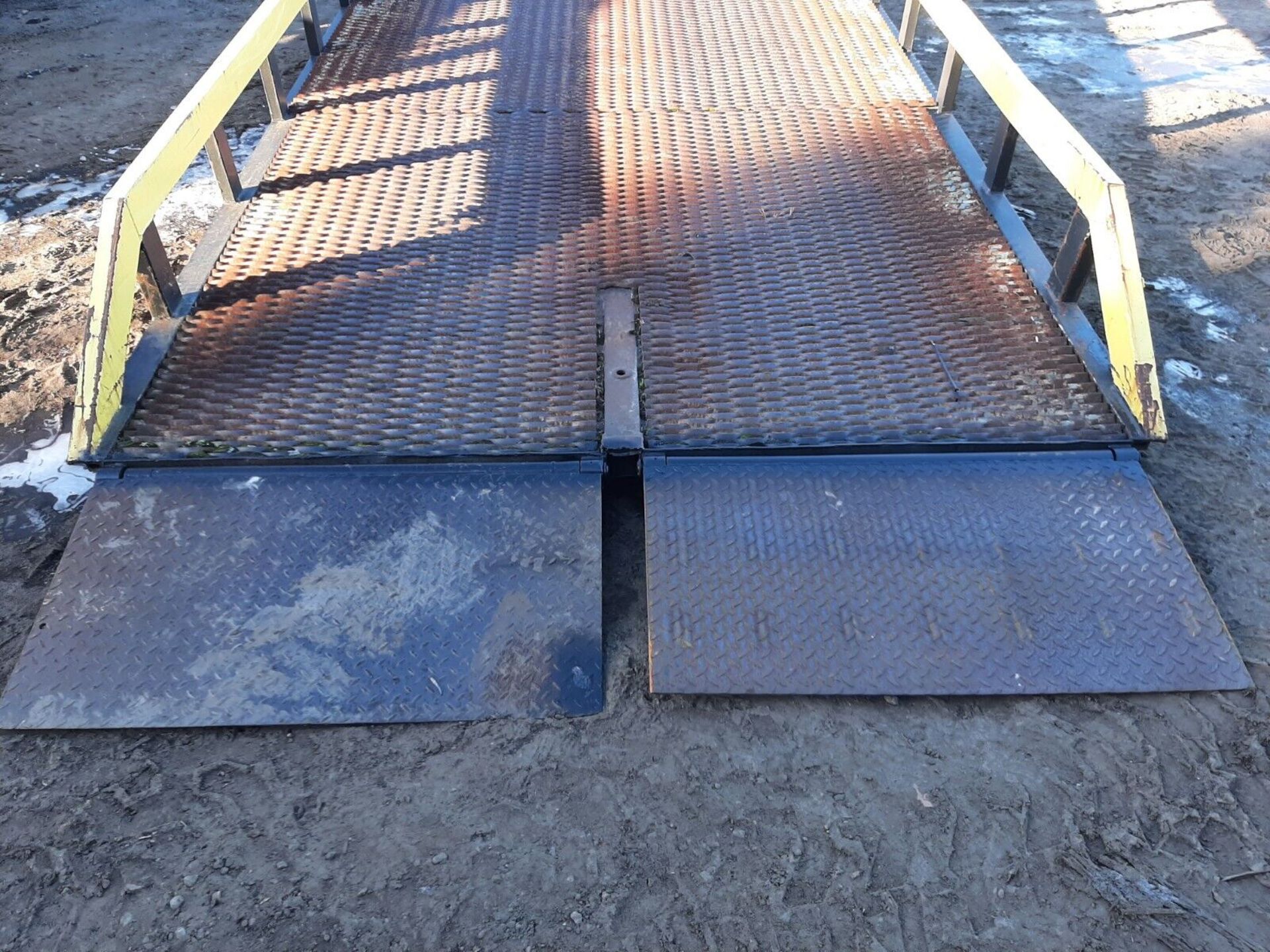 CONTAINER LOADING RAMP FORKLIFT - Image 9 of 10