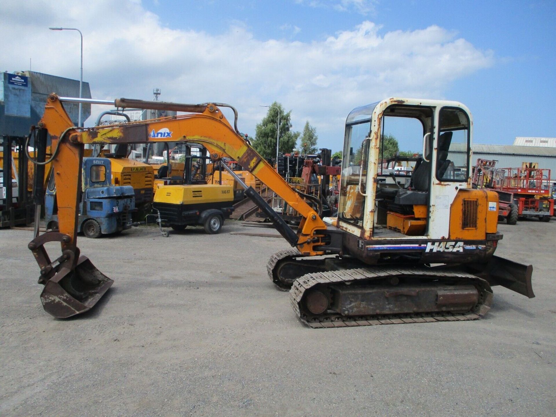 HANIX H45A DIGGER 4.5 TON EXCAVATOR CAB MINI MIDI JCB