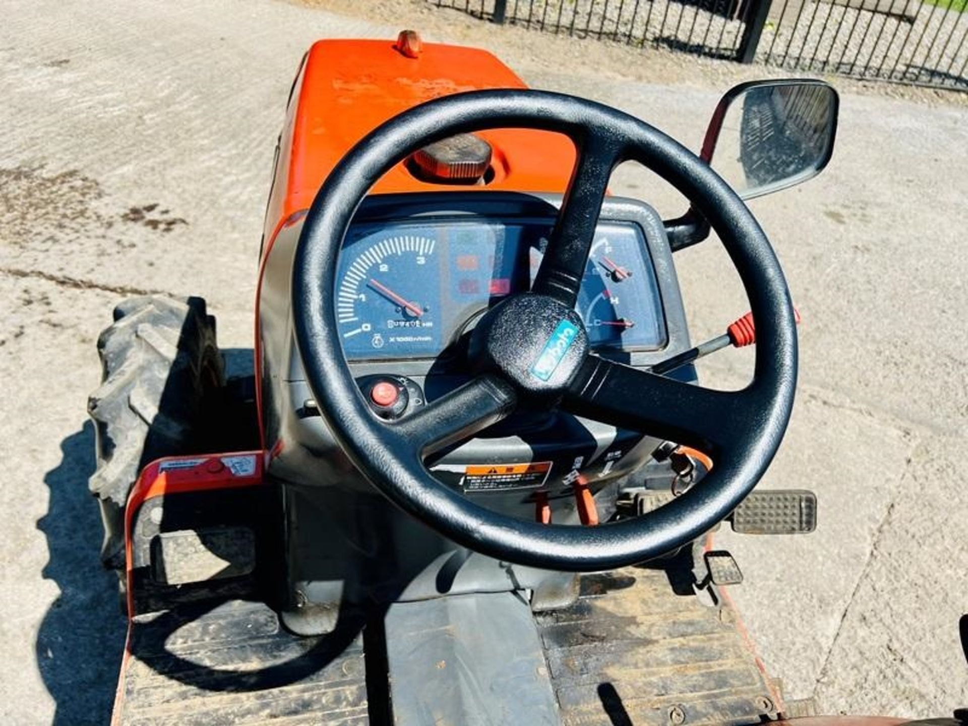 KUBOTA GB150 HALF TRACK COMPACT TRACTOR *904 HOURS* C/W KUBOTA ROTAVATOR - Image 10 of 16