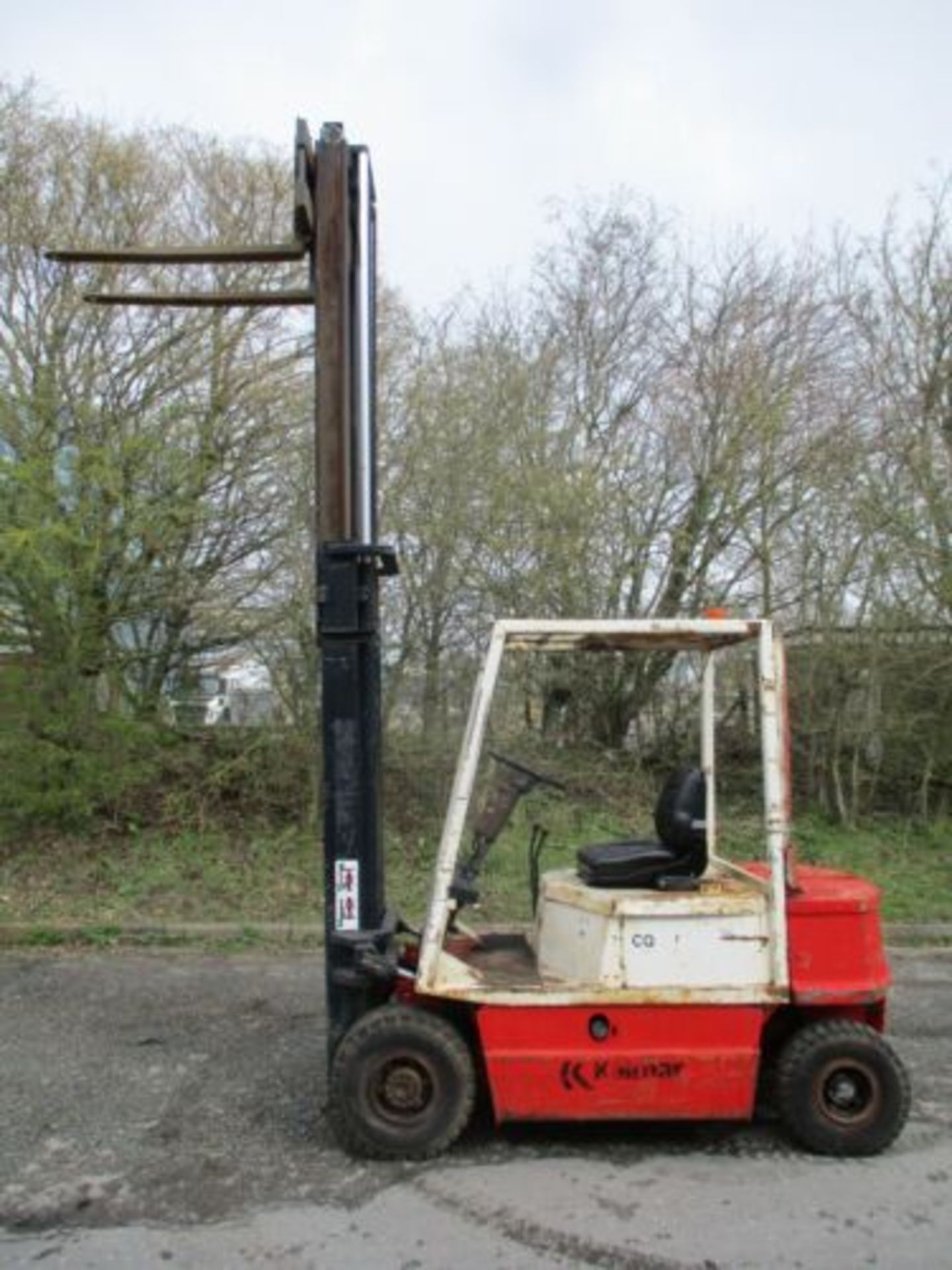 KALMAR COD 2.5 TON DIESEL FORK LIFT FORKLIFT TRUCK STACKER - Image 8 of 11