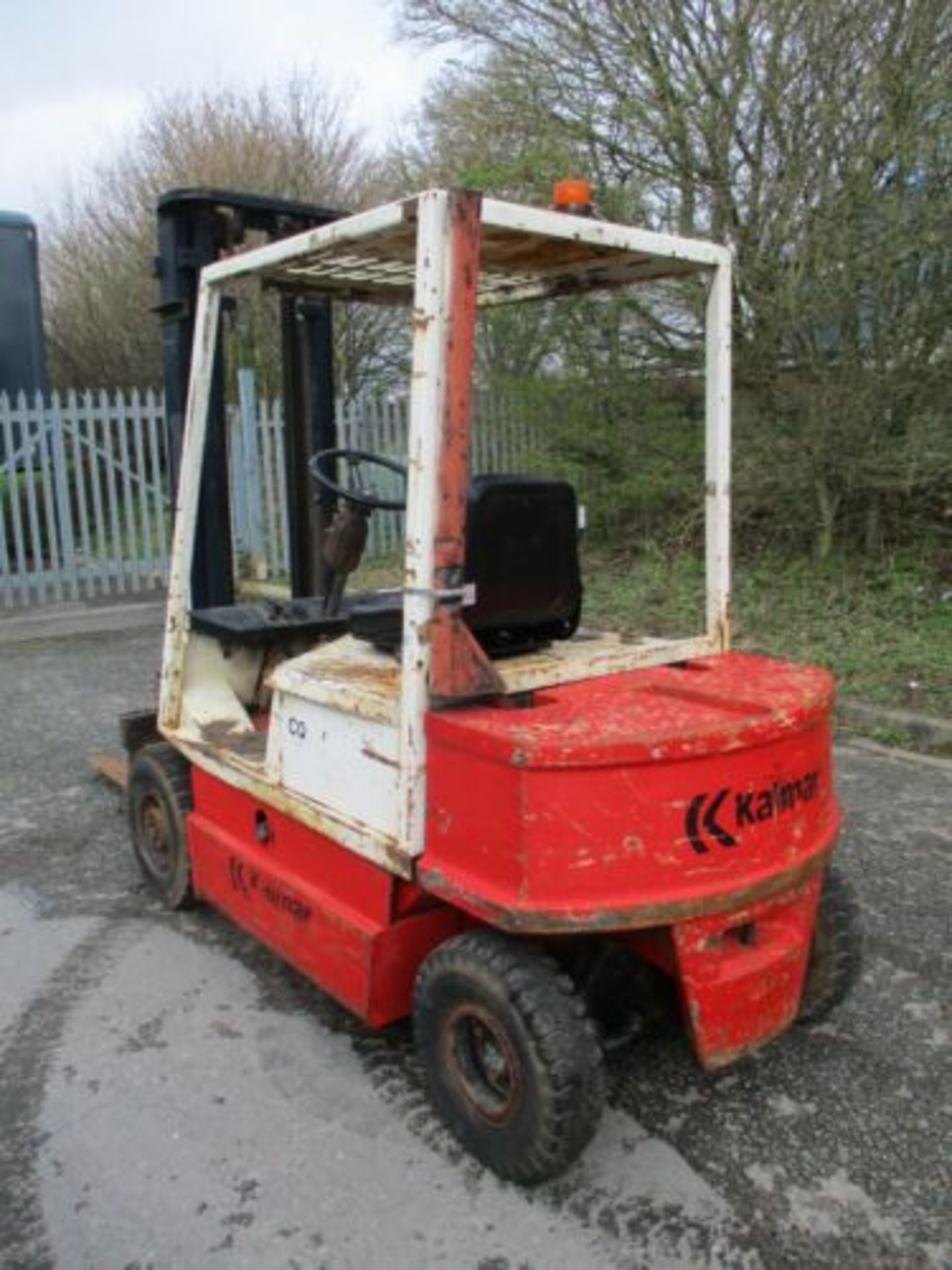 KALMAR COD 2.5 TON DIESEL FORK LIFT FORKLIFT TRUCK STACKER - Image 2 of 11