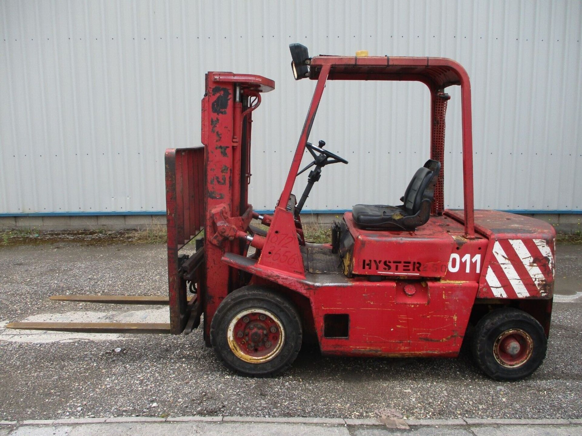 HYSTER 2.5 TON DIESEL FORK LIFT CONTAINER SPEC LOW MAST FORKLIFT TRUCK TRIPLE