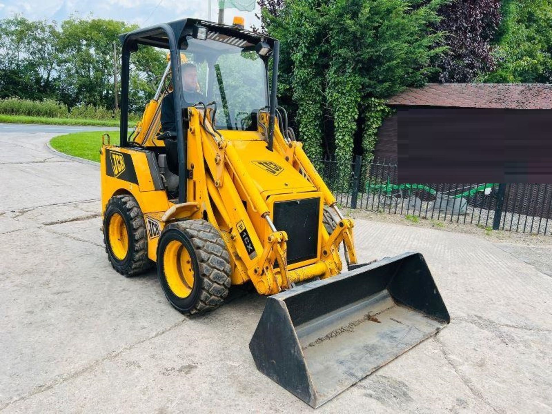 JCB 1CX 4WD BACKHOE DIGGER C/W BUCKET & TINES - Image 13 of 20