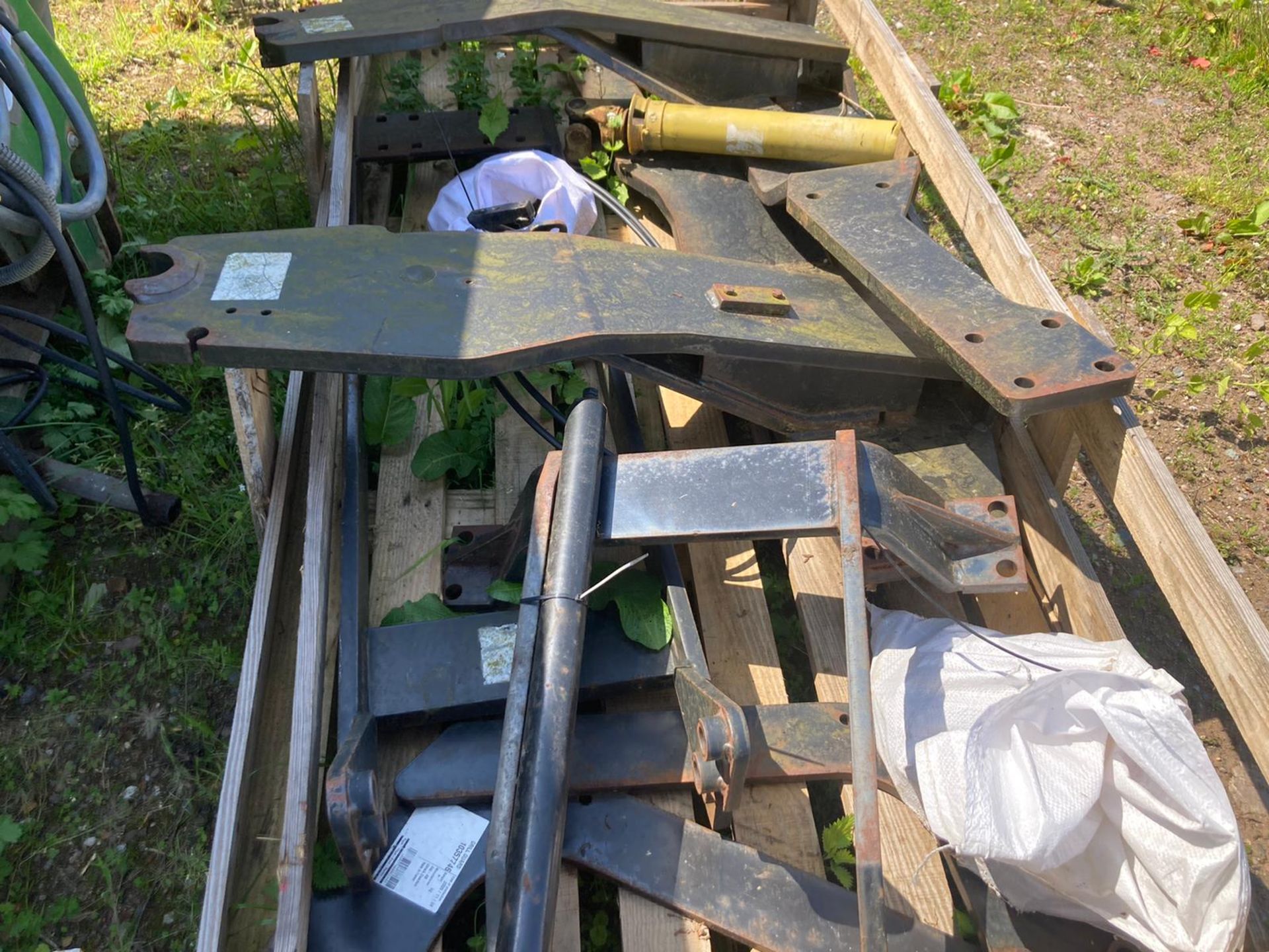 QUICKE LOADER COMES WITH MASSEY FERGUSON 6 CYLINDER TRACTOR BRACKETS - Image 6 of 10