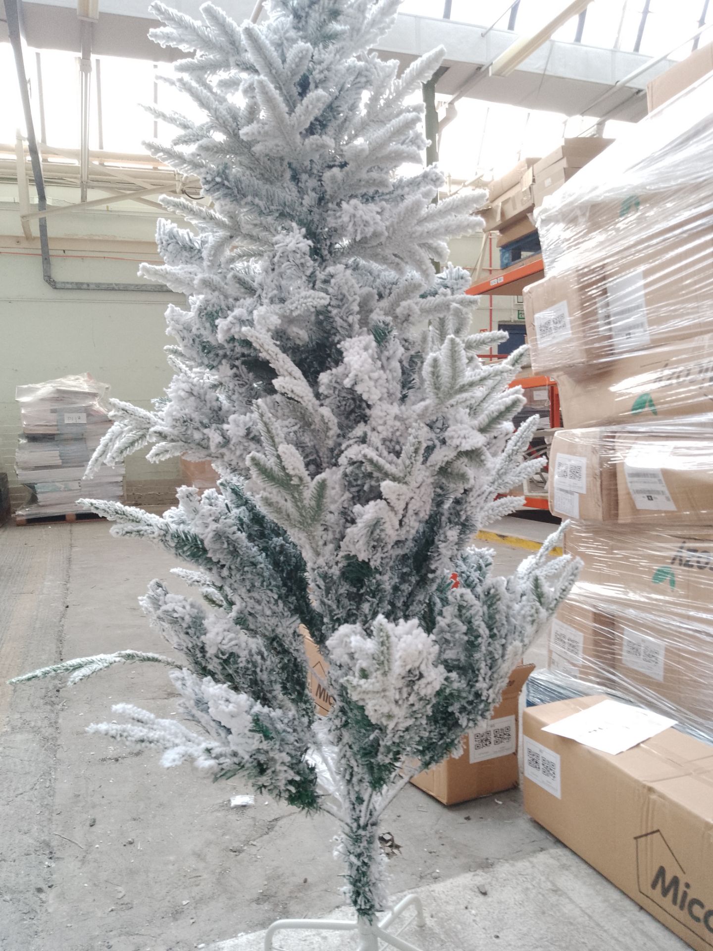 (P80) - 1 PALLET CONTAINING 25 BRAND NEW MICOZY FROSTED CHRISTMAS TREES