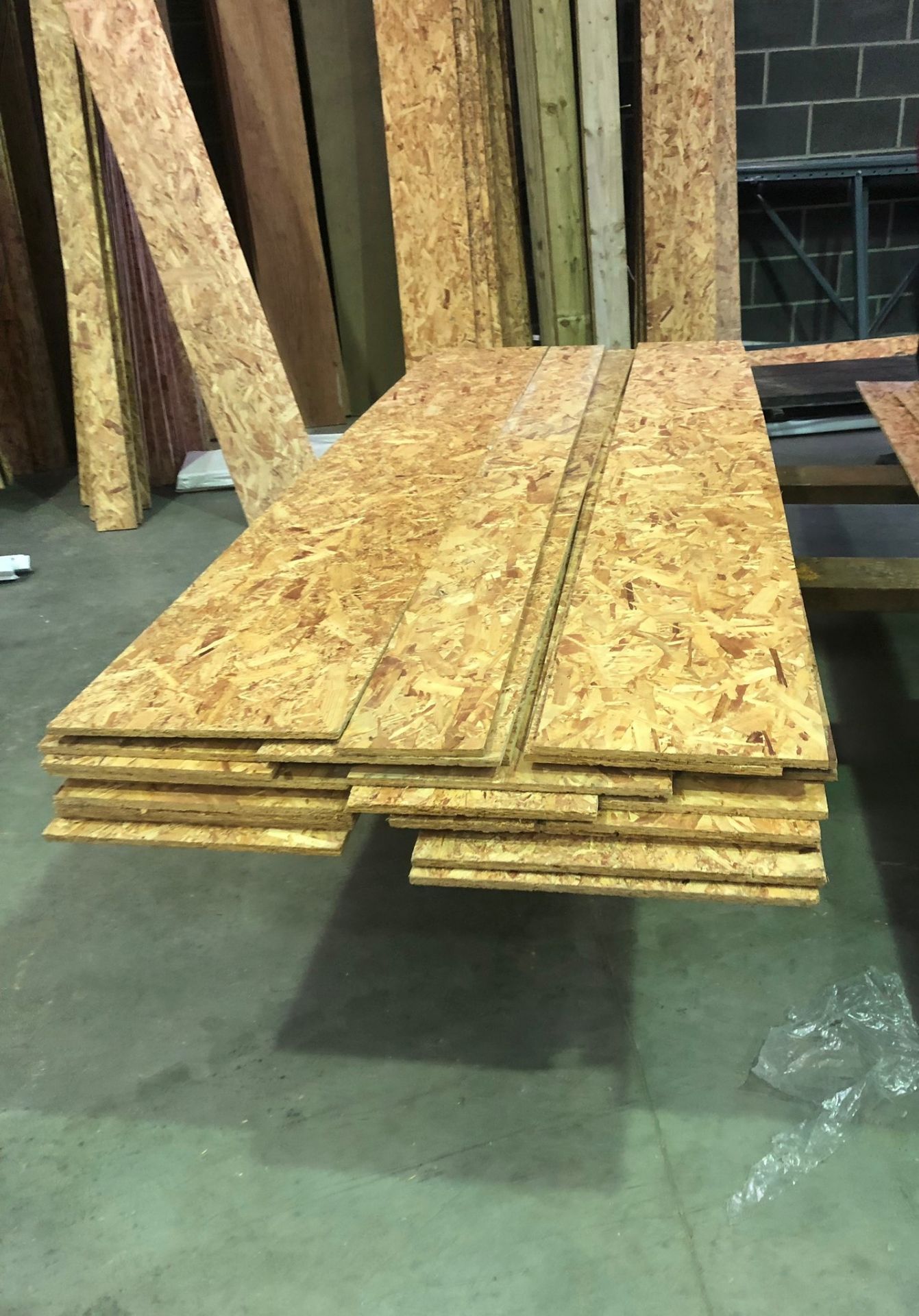 2 PALLETS OF 12MM OSB BOARD PLYWOOD RIPS BETWEEN 6INCH - 20INCH - 96 FULL SHEETS WORTH APPROX - Image 2 of 7