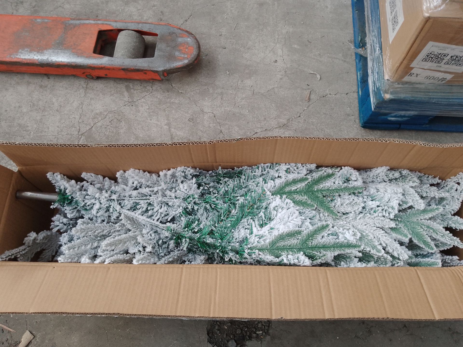 (P80) - 1 PALLET CONTAINING 25 BRAND NEW MICOZY FROSTED CHRISTMAS TREES - Image 2 of 4