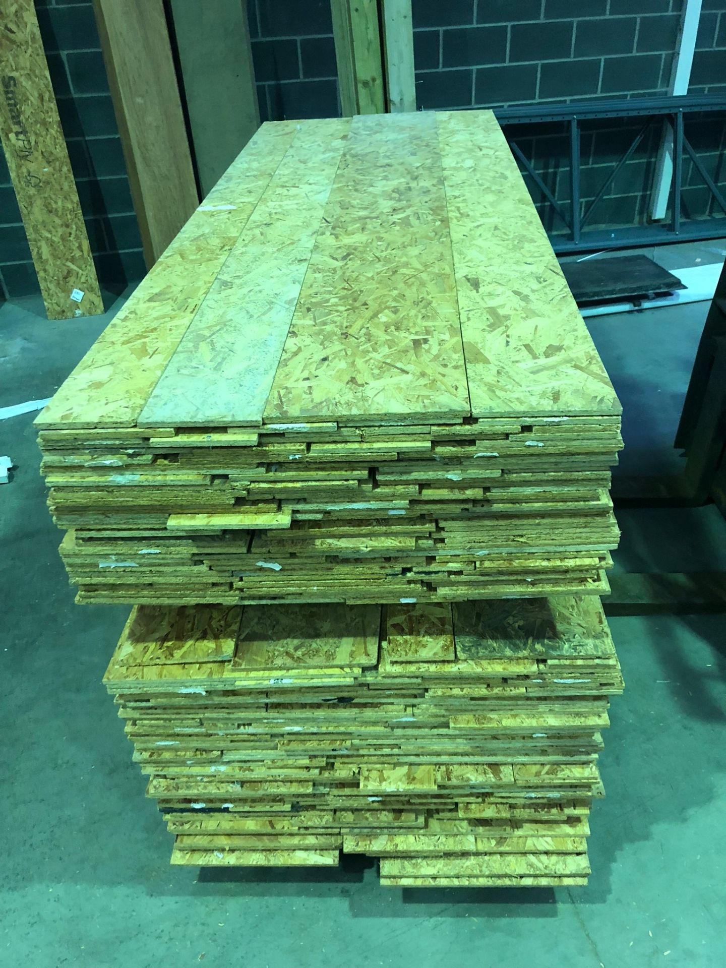 2 PALLETS OF 12MM OSB BOARD PLYWOOD RIPS BETWEEN 6INCH - 20INCH - 96 FULL SHEETS WORTH APPROX - Image 6 of 7