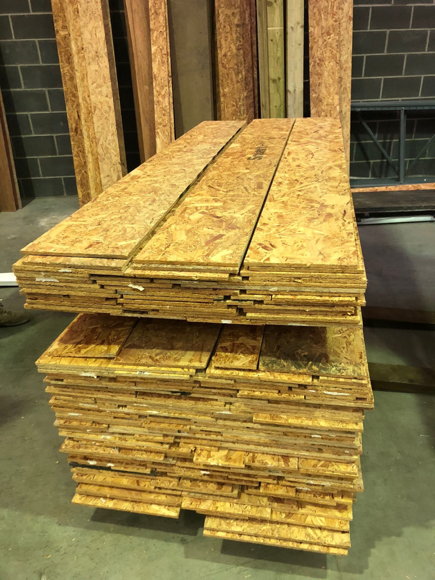 2 PALLETS OF 12MM OSB BOARD PLYWOOD RIPS BETWEEN 6INCH - 20INCH - 96 FULL SHEETS WORTH APPROX - Image 4 of 7